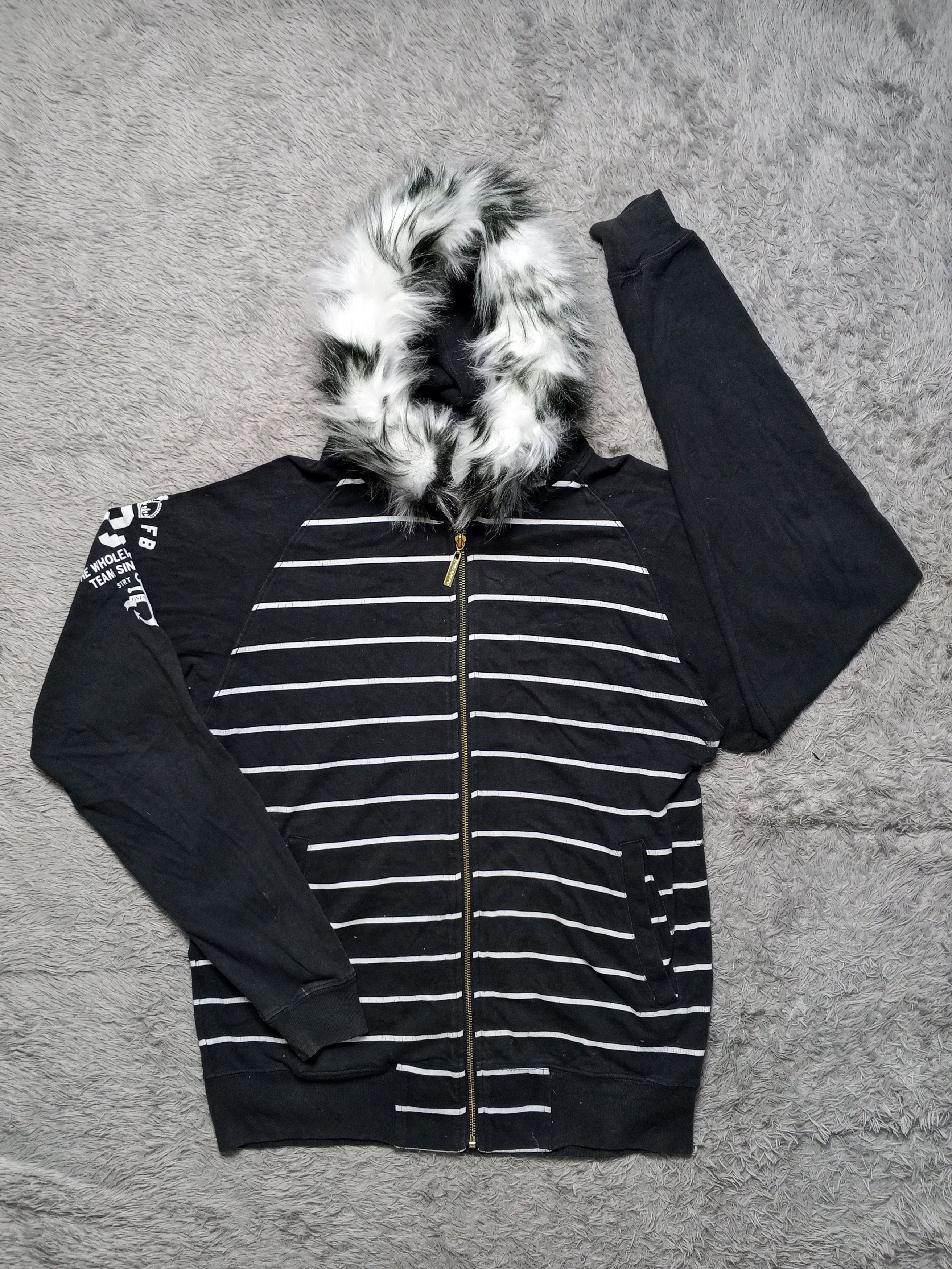 Japanese Brand Vintage Japan Brand Stripes Faux Fur Zip Hoodie Size US L / EU 52-54 / 3 - 1 Thumbnail