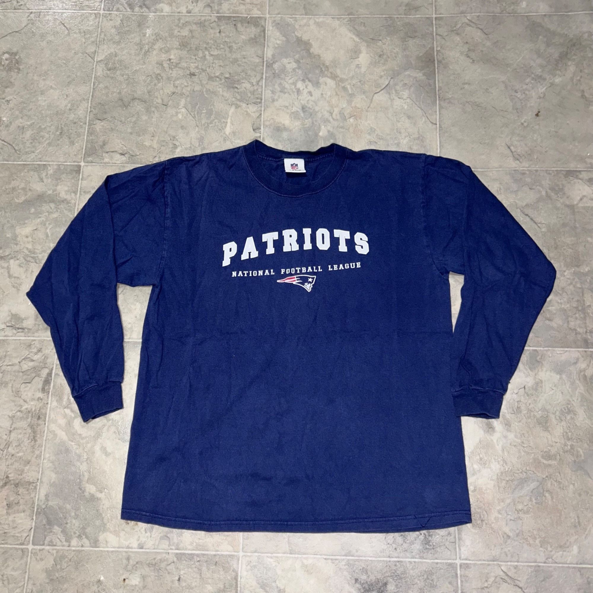NFL Vintage/y2k style New England Patriots Long Sleeve Shirt! Size US L / EU 52-54 / 3 - 1 Thumbnail