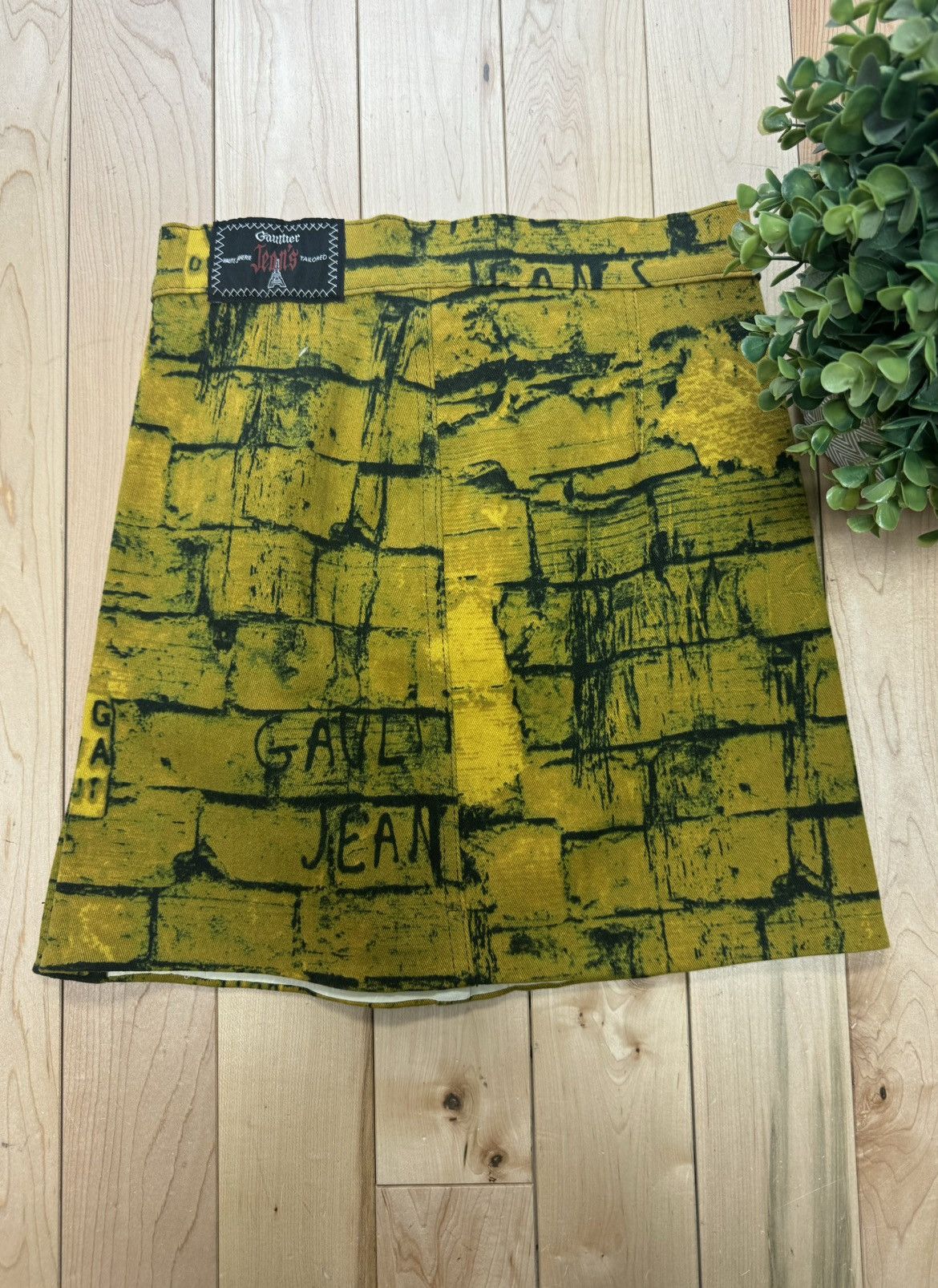 Jean Paul Gaultier AW1997 Jean Paul Gaultier ‘Fight Racism’ Denim Mini Skirt Size 26" / US 2 / IT 38 - 4 Thumbnail