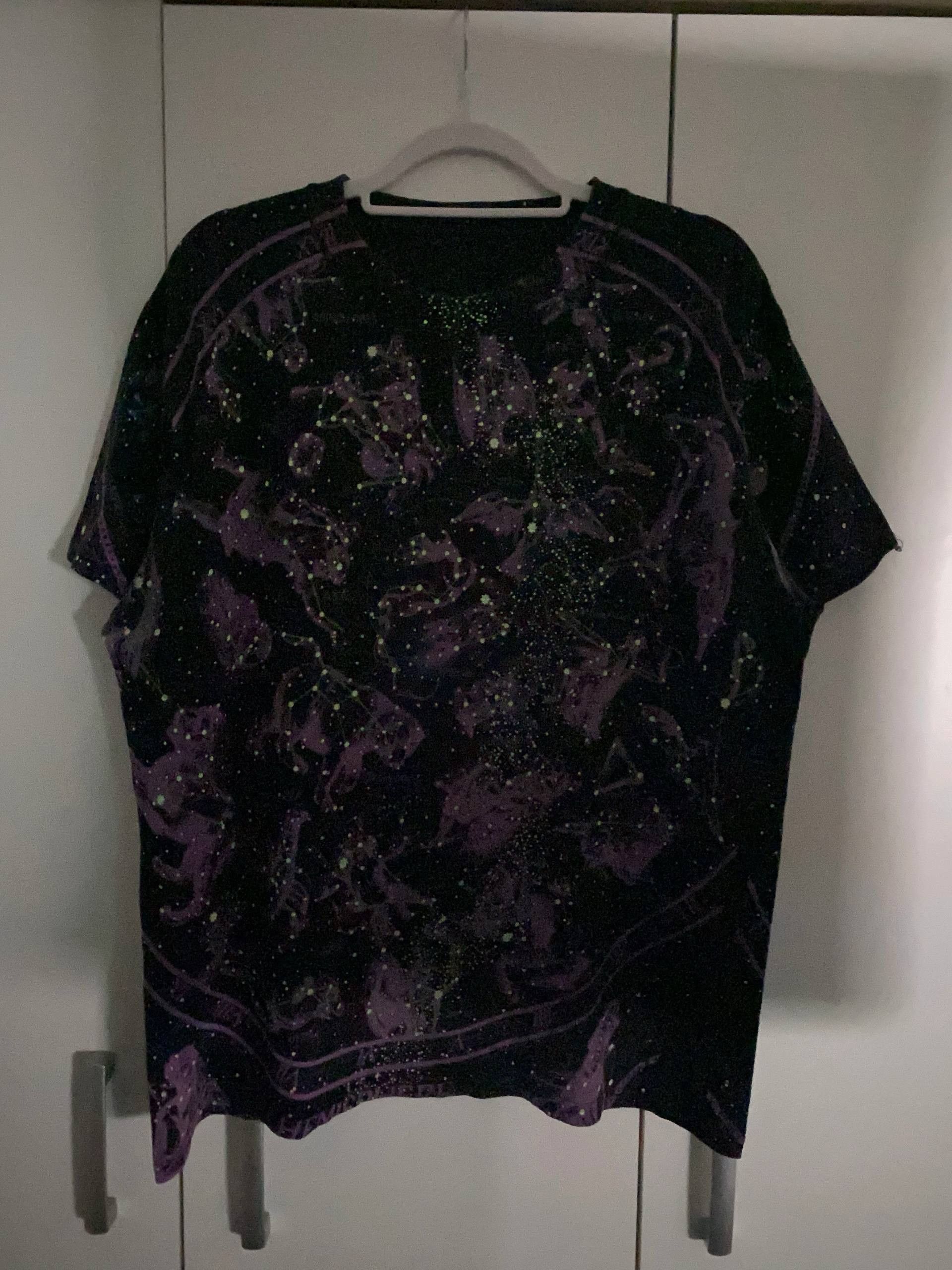 Liquid Blue Vintage Liquid Blue 1993 Hemisphere Glow In Dark Graphic Tee Size US L / EU 52-54 / 3 - 6 Thumbnail