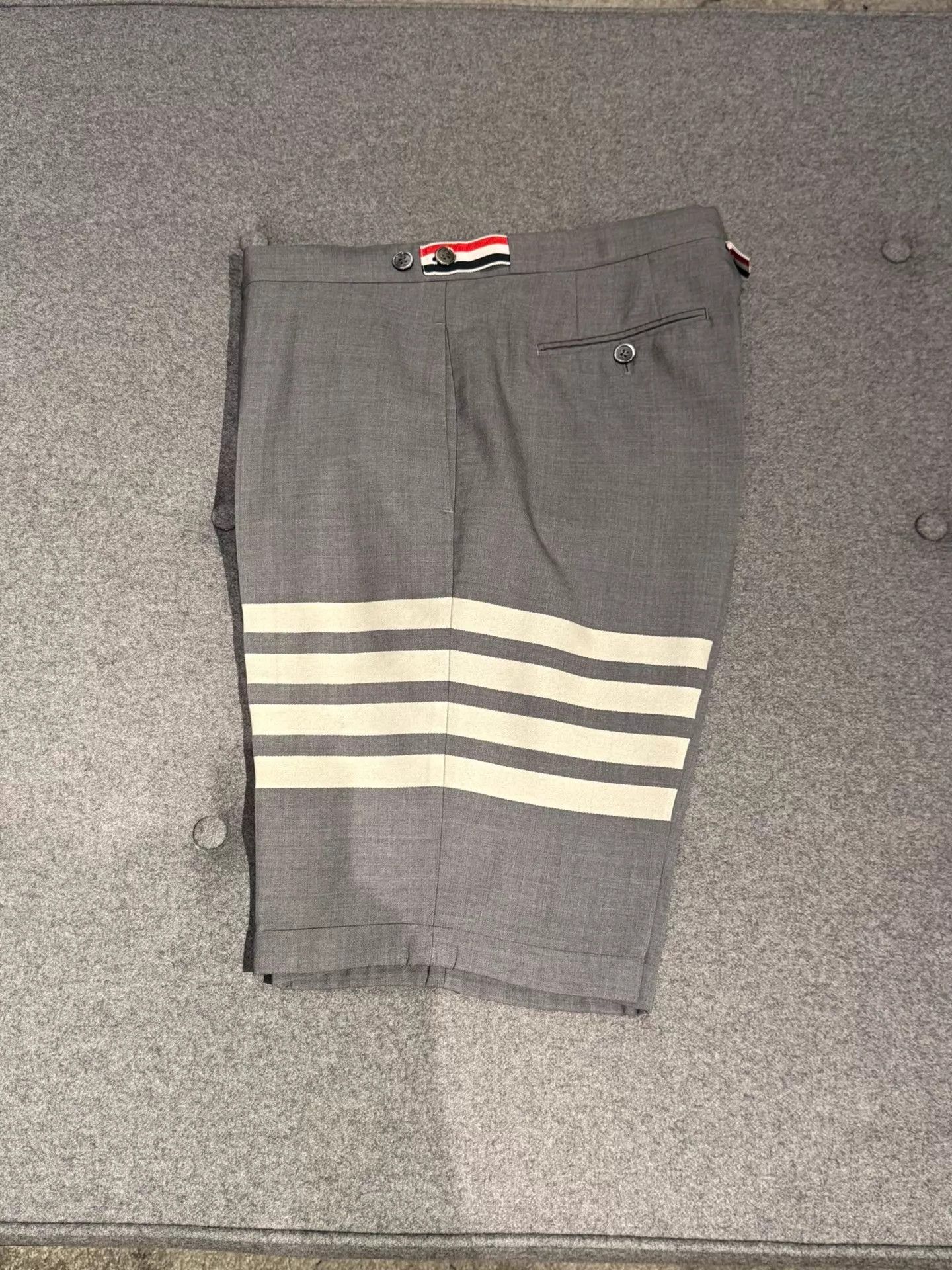 Thom Browne Thom Browne 4-Bar Mid-Gray Suit Shorts Size 2 Size US 32 / EU 48 - 3 Thumbnail