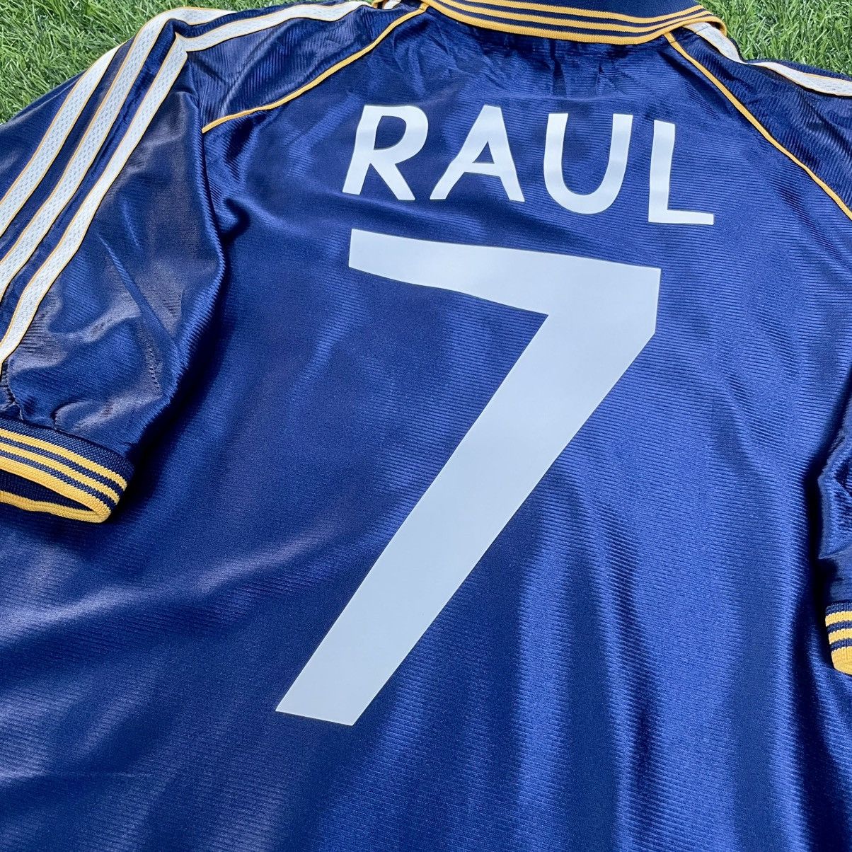 Adidas Adidas Real Madrid 3rd 1998-99 Raul #7 Soccer Jersey Size US L / EU 52-54 / 3 - 7 Thumbnail