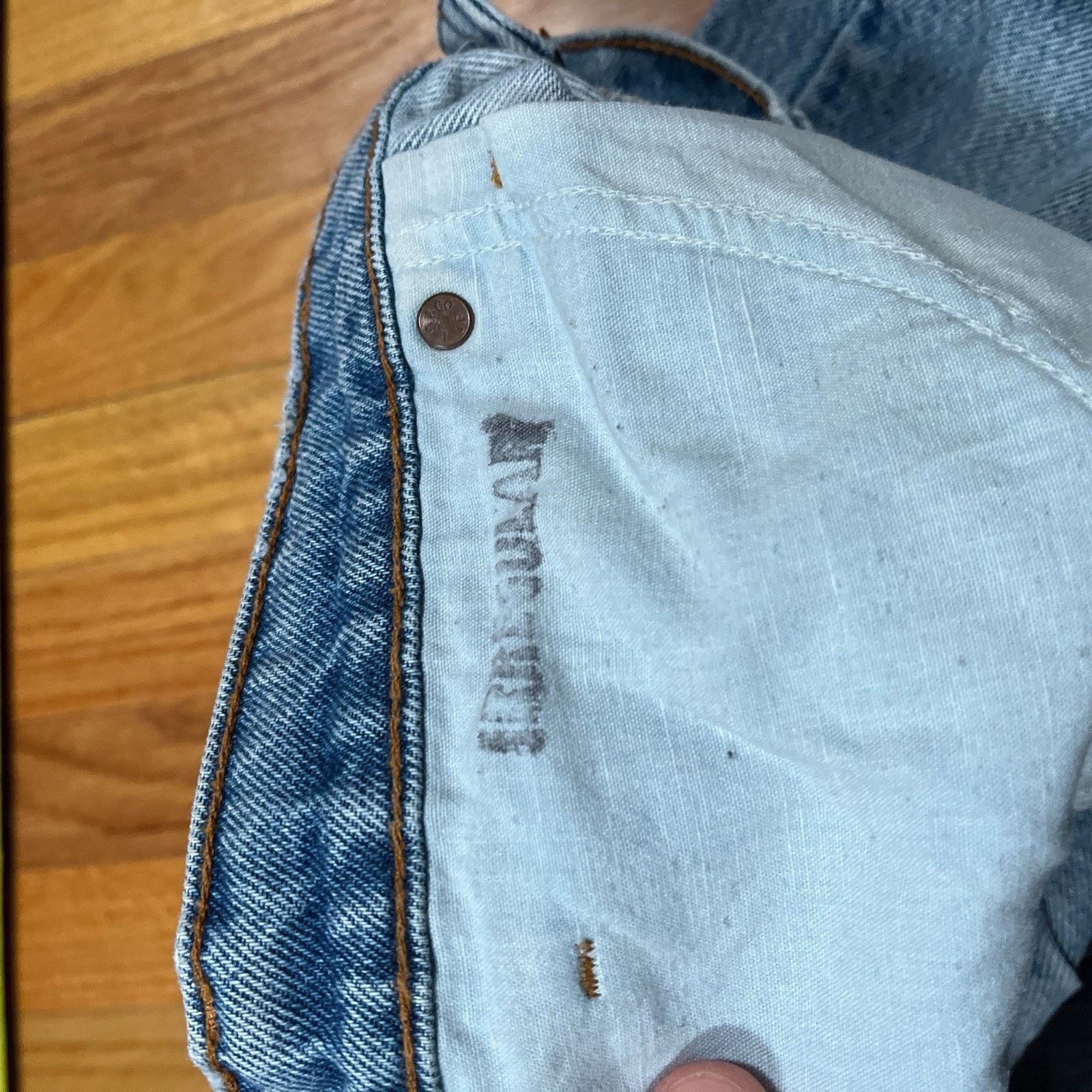 Levi's VTG 90s Levi's 550 Orange Tab Jeans Mens Relaxed Fit Tapered Size US 37 - 9 Thumbnail