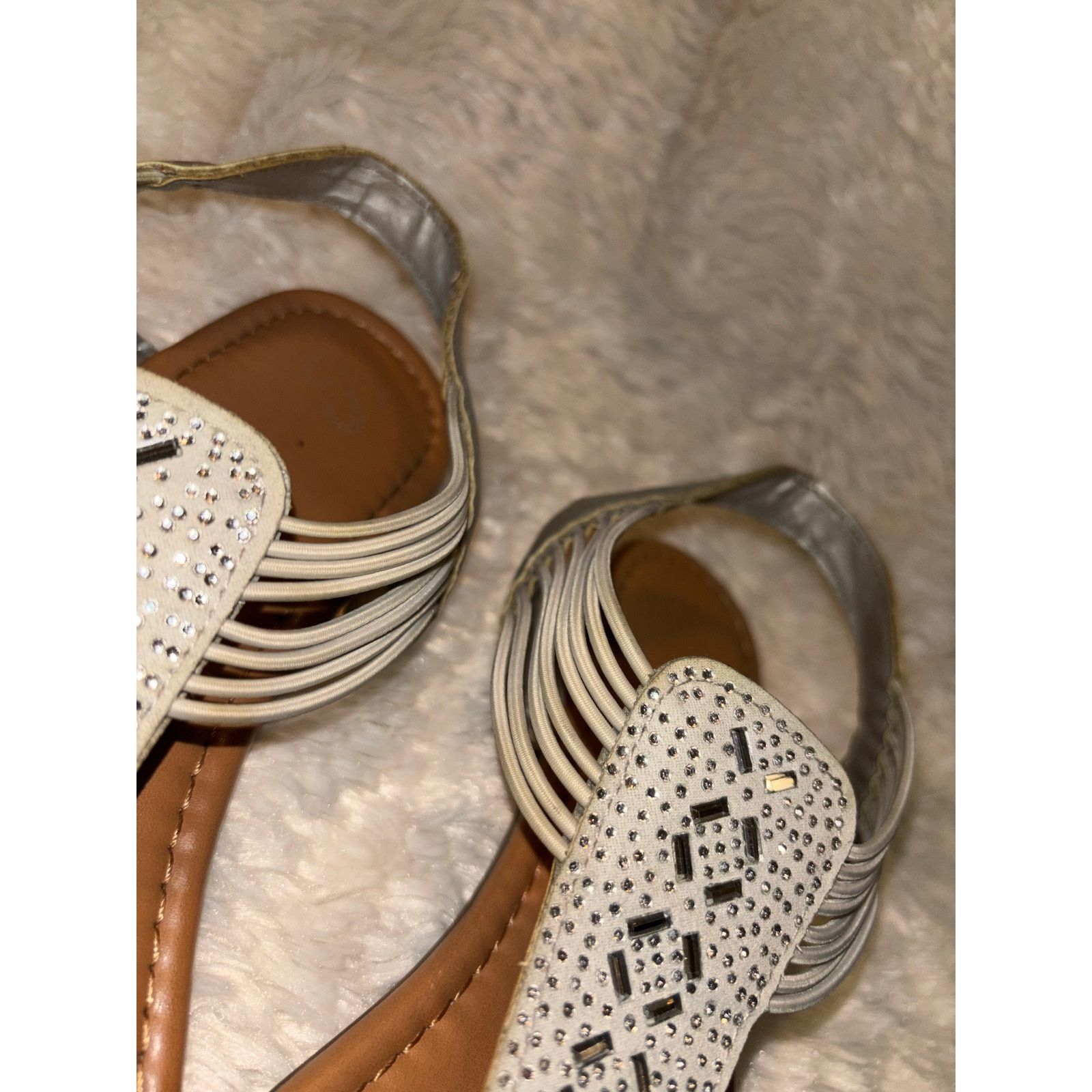 The Unbranded Brand SO Kohls Silver Sparkle Thong Sandals Size US 12 / IT 42 - 3 Thumbnail
