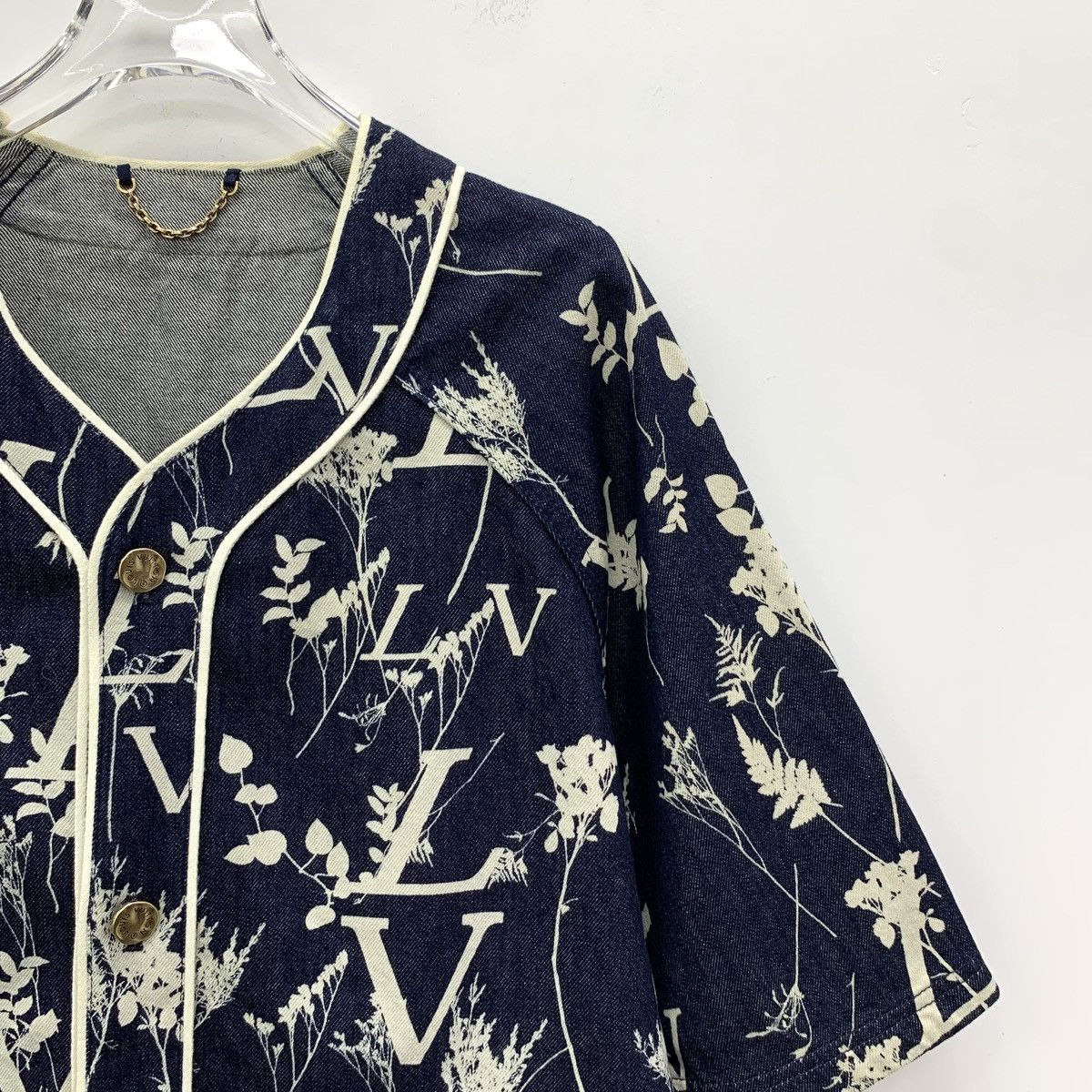 Louis Vuitton Louis Vuitton navy blue logo monogram all over print shirt Size US L / EU 52-54 / 3 - 3 Thumbnail