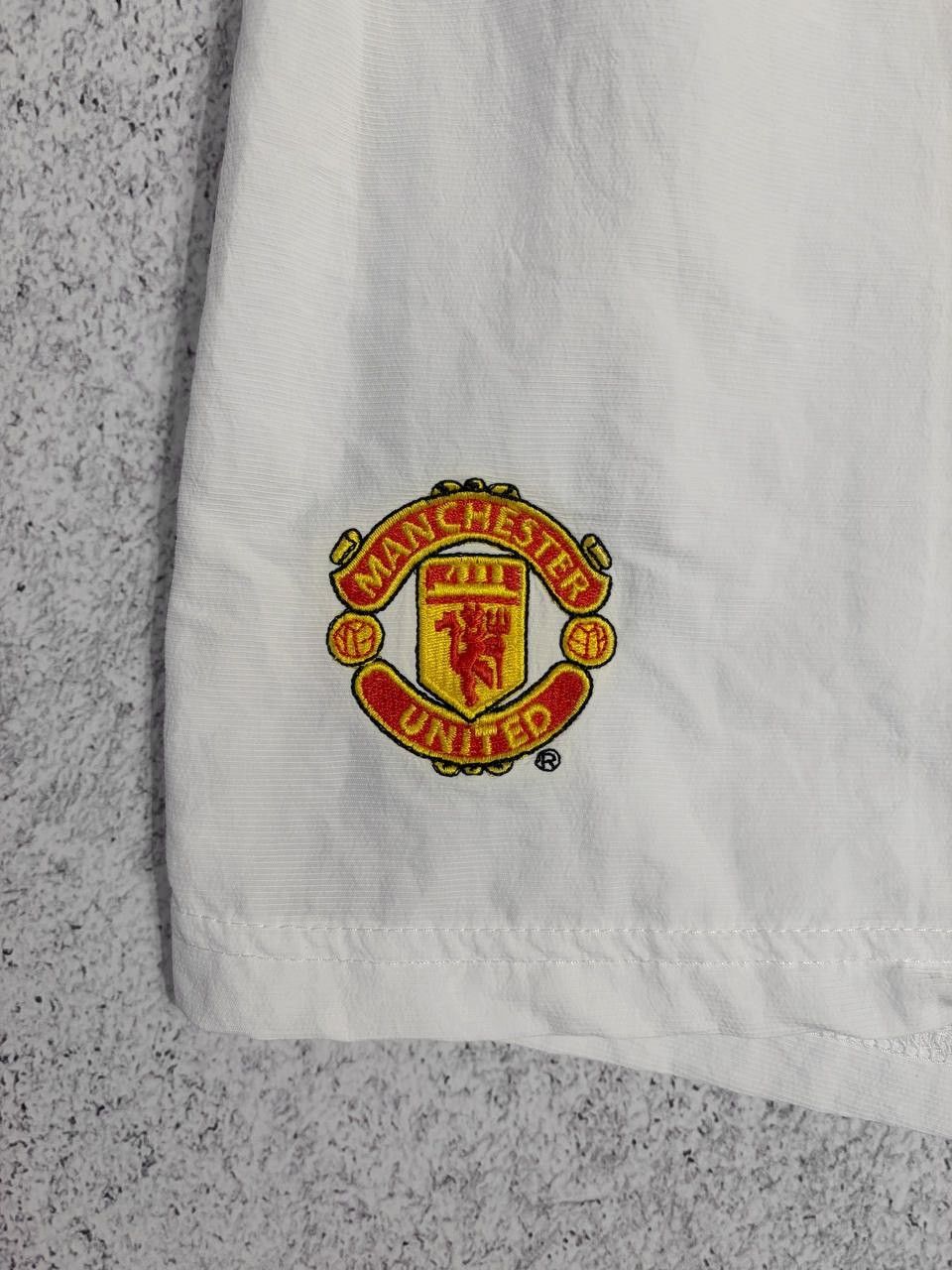 Umbro Manchester United 2000s Umbro Football Vintage Shorts Soccer Size US 32 / EU 48 - 4 Thumbnail