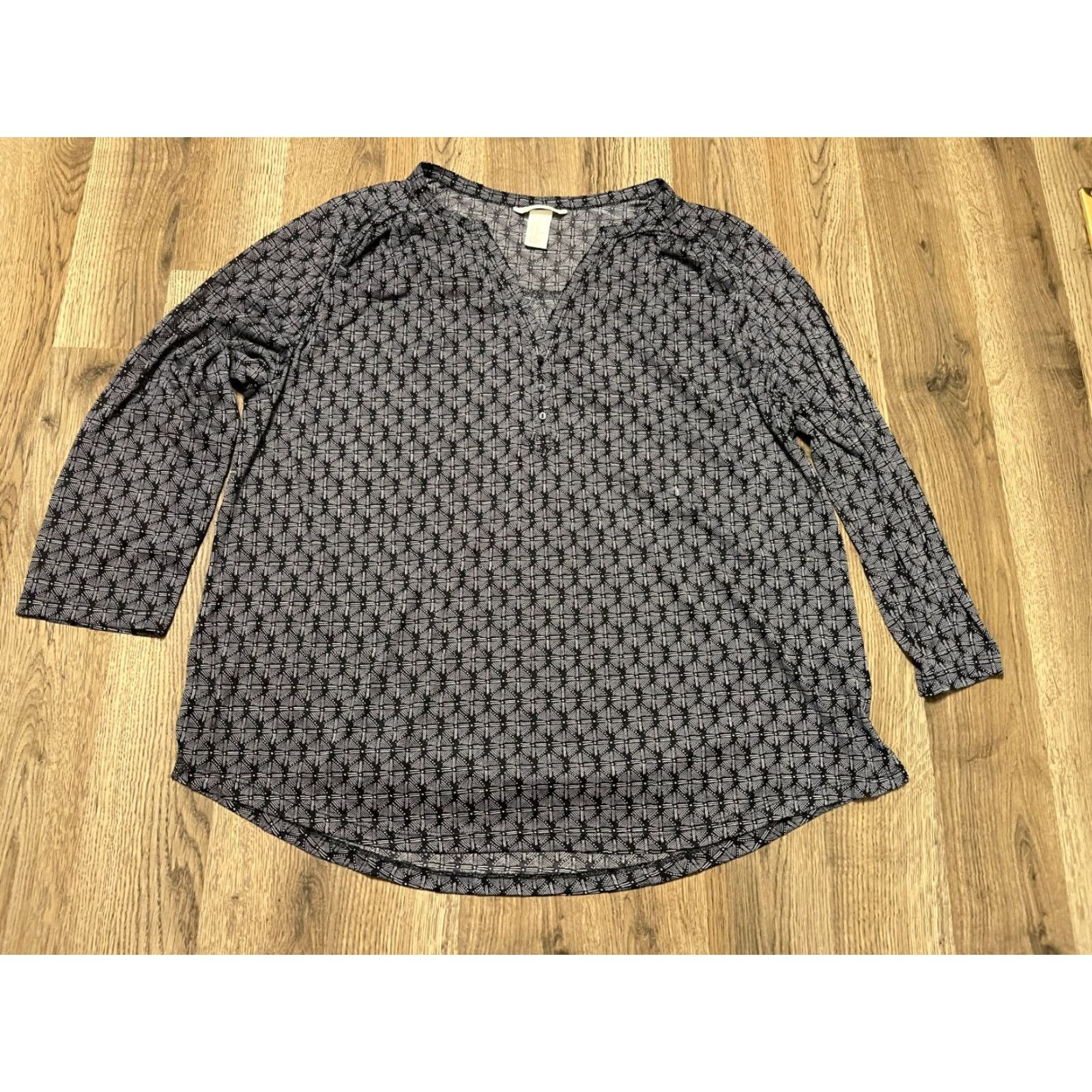 H&M H&M Shirt Women's XL Black Gray 3/4 Sleeve V-neck Size XL / US 12-14 / IT 48-50 - 2 Thumbnail