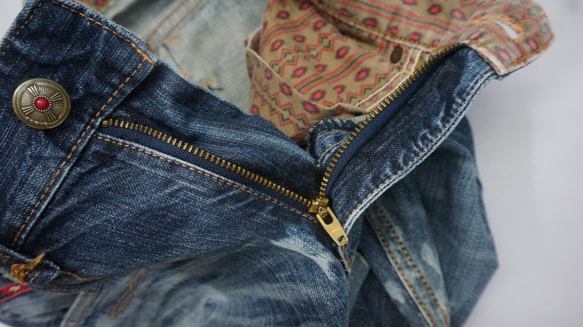 Edwin Rare 🔥 NAVAJO Design EDWIN Exclusive Vintage XV Jeans Size US 31 - 17 Thumbnail