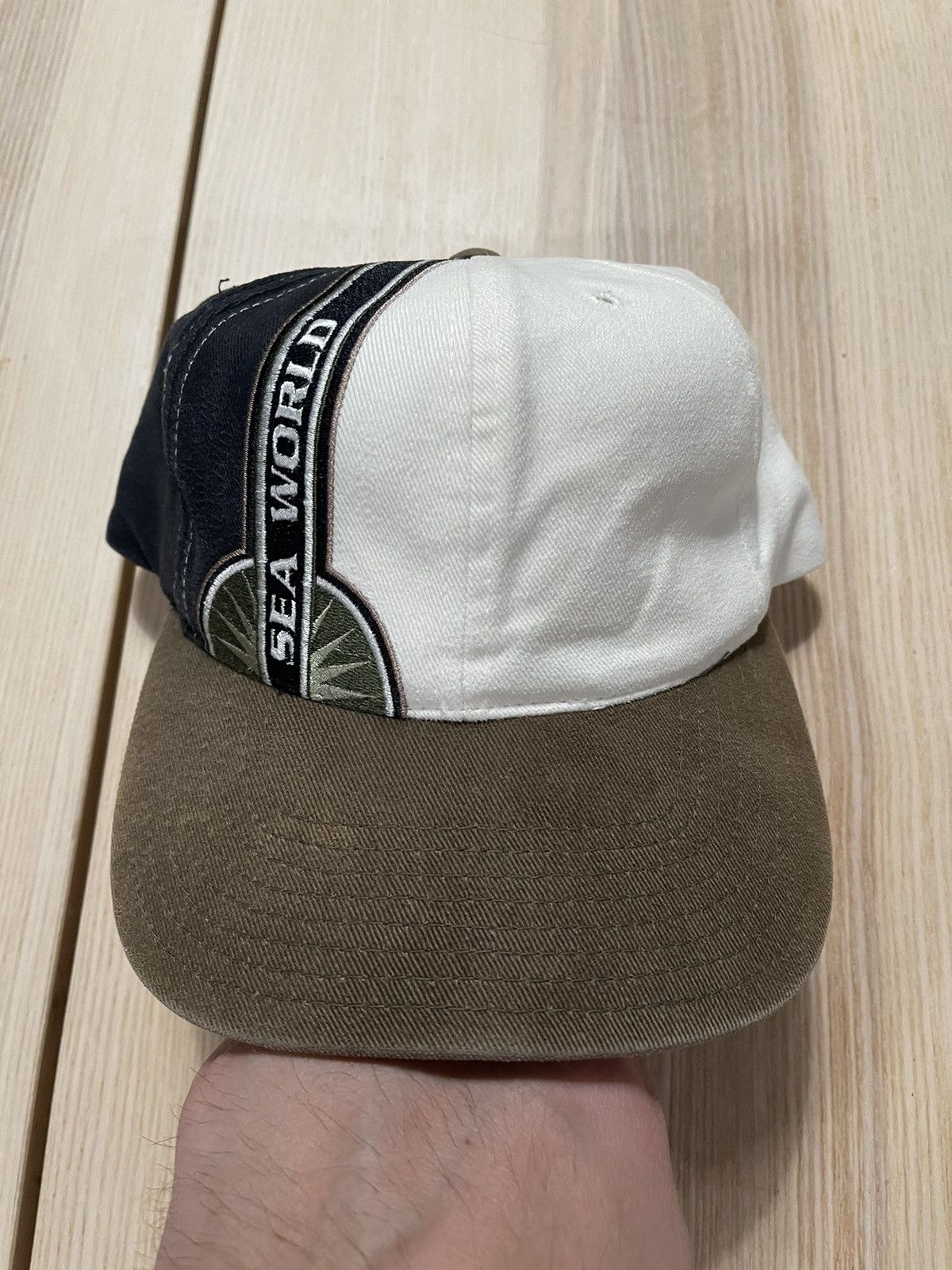 Vintage Vintage 90s Sea World Shamu Logo SnapBack Hat Size ONE SIZE - 1 Thumbnail