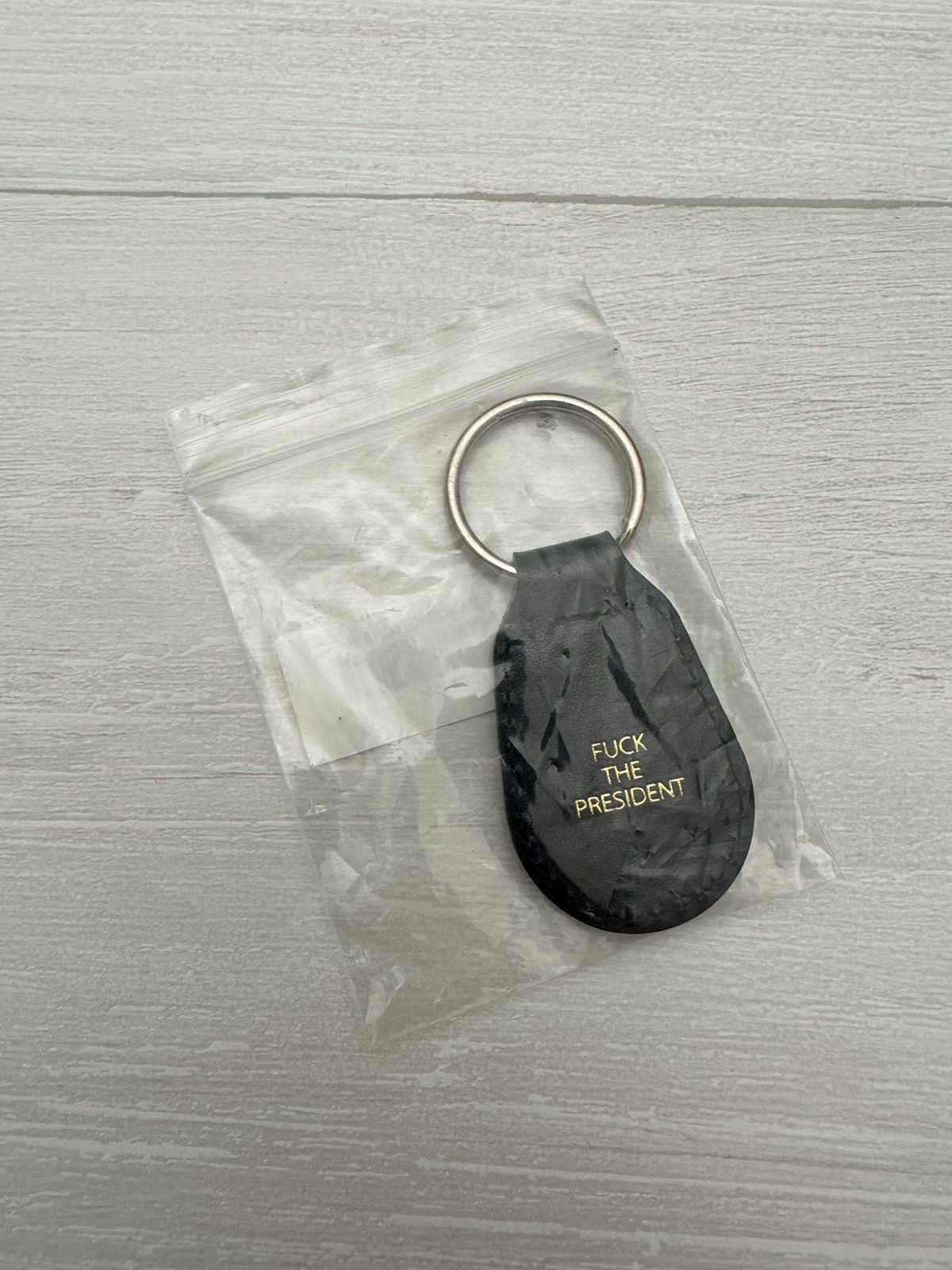 Supreme Supreme "I Pledge Allegiance To Shit" Keychain FW17 Size ONE SIZE - 2 Thumbnail