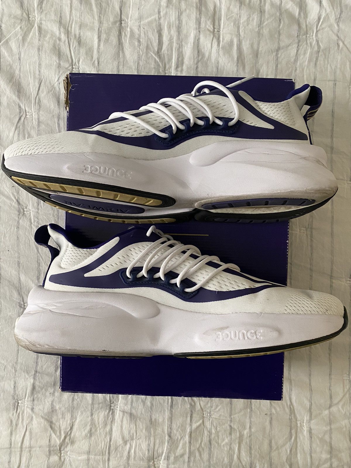 Adidas Adidas AlphaBoost V1 Washington Huskies Sz13 Size US 13 / EU 46 - 11 Thumbnail