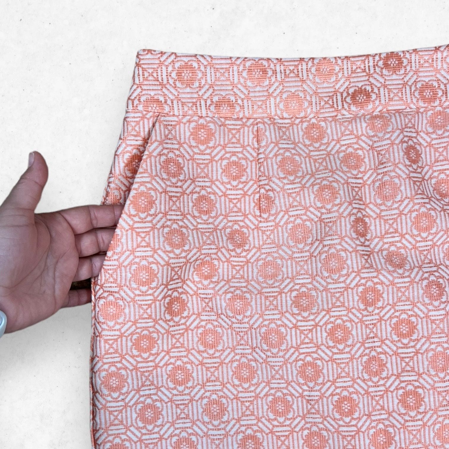 Banana Republic Banana Republic Peach and Cream Geometric Print Skirt Size 4 Size 27" / US 4 / IT 40 - 5 Thumbnail