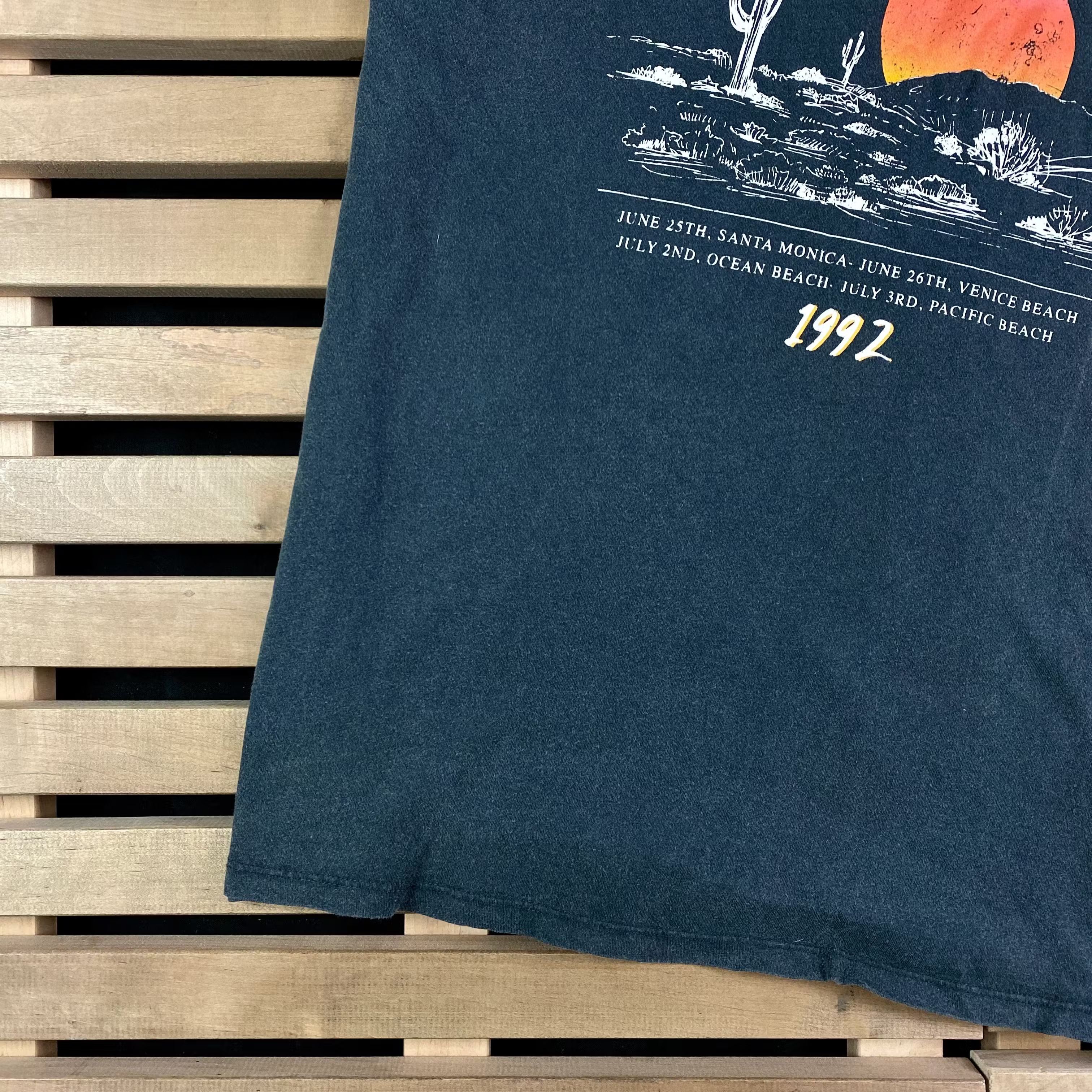 Band Tees × Vintage Mens Vintage T Shirt Midnight Desert Tour Size L Size US L / EU 52-54 / 3 - 3 Thumbnail