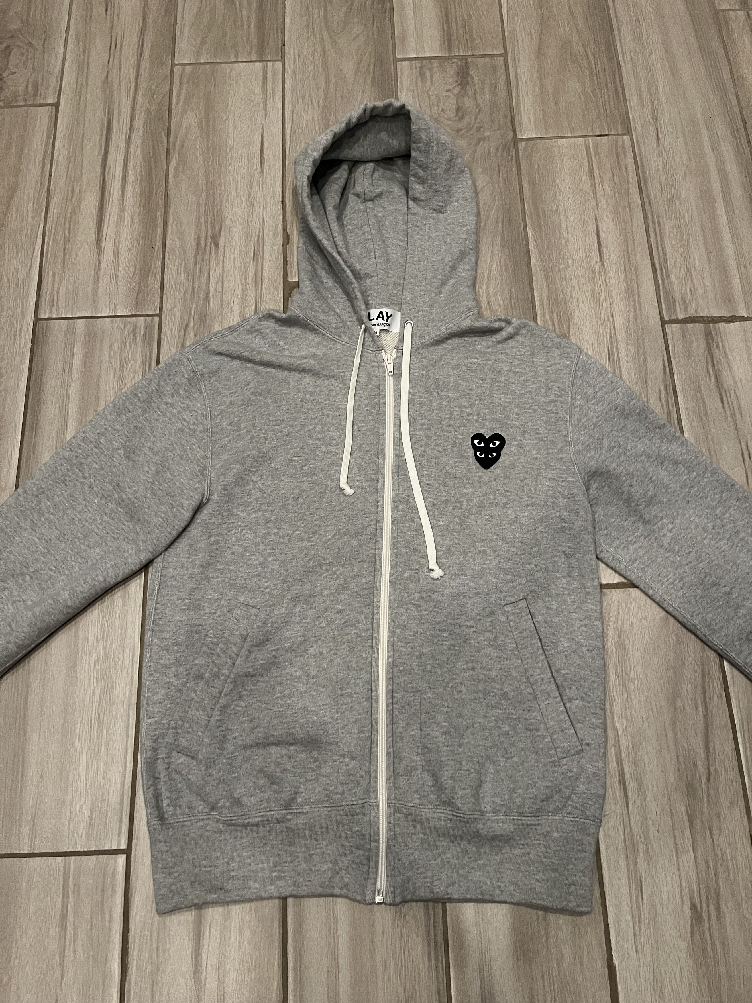 COMME DES GARCONS CDG PLAY GRAY FULL ZIP selling HOODIE WITH BLACK HEART