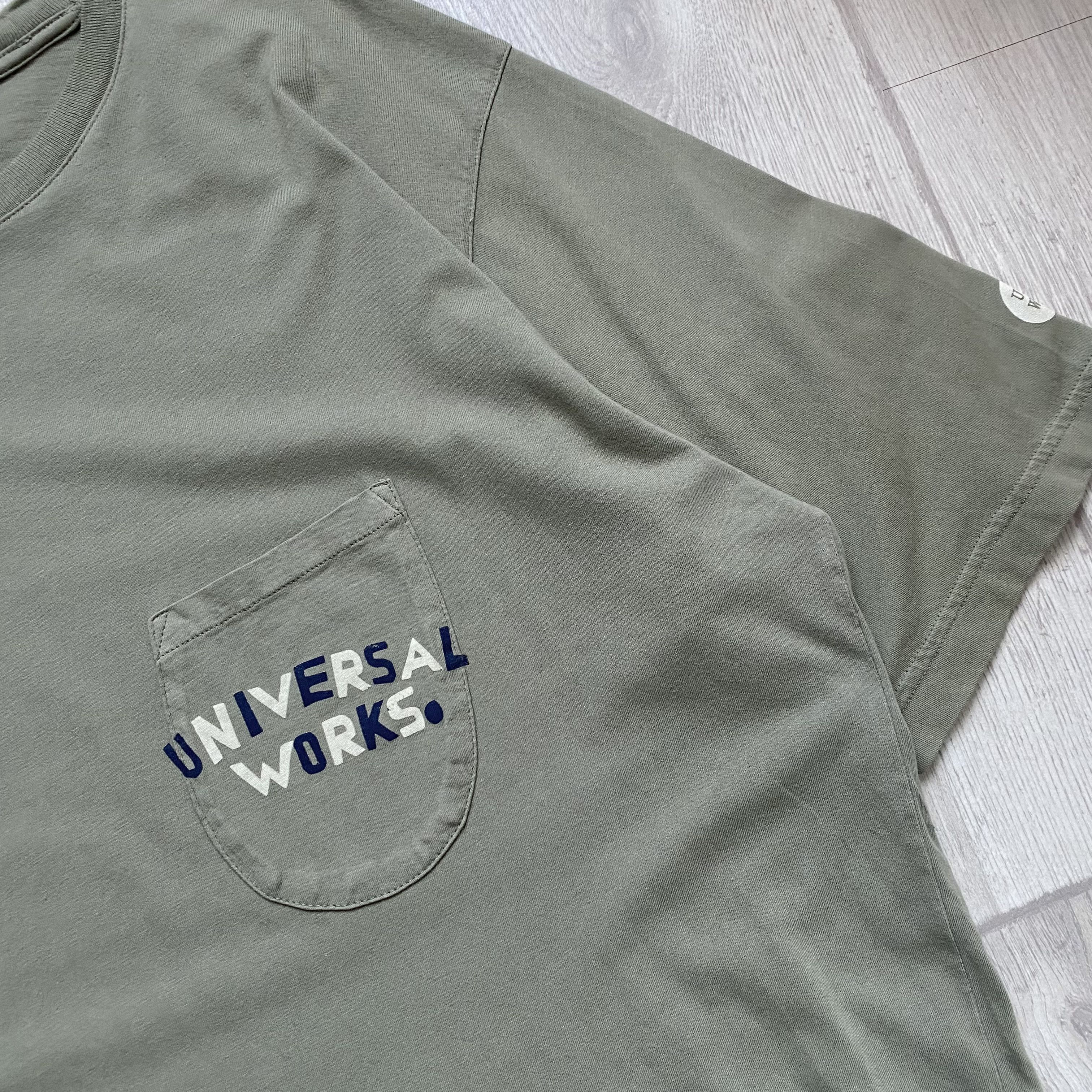 Universal Works 🔨 Universal works tee printed pocket khaki Size US XL / EU 56 / 4 - 4 Thumbnail