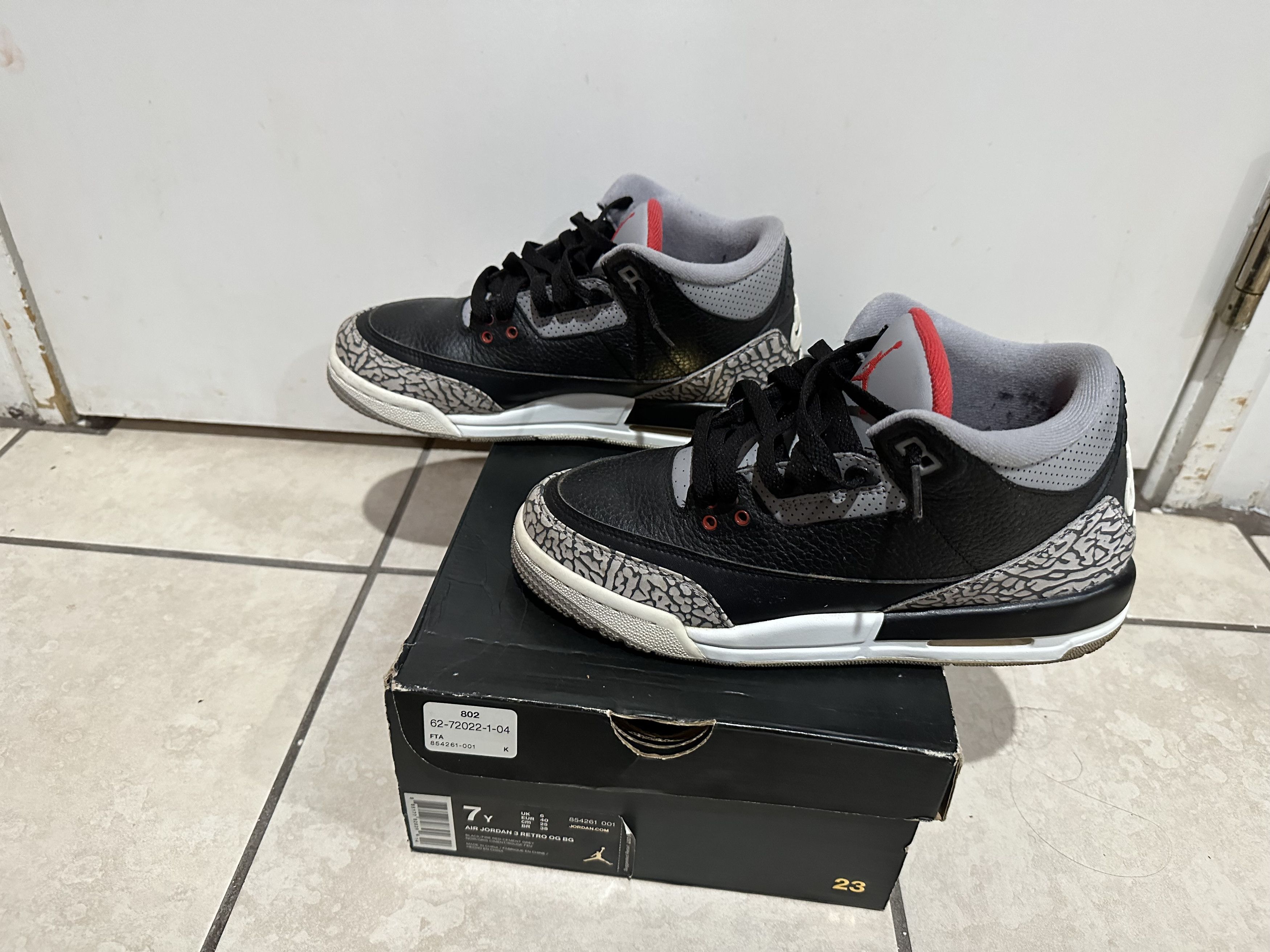 Jordan Brand Black cement 3 Size US 7 / EU 40 - 2 Thumbnail