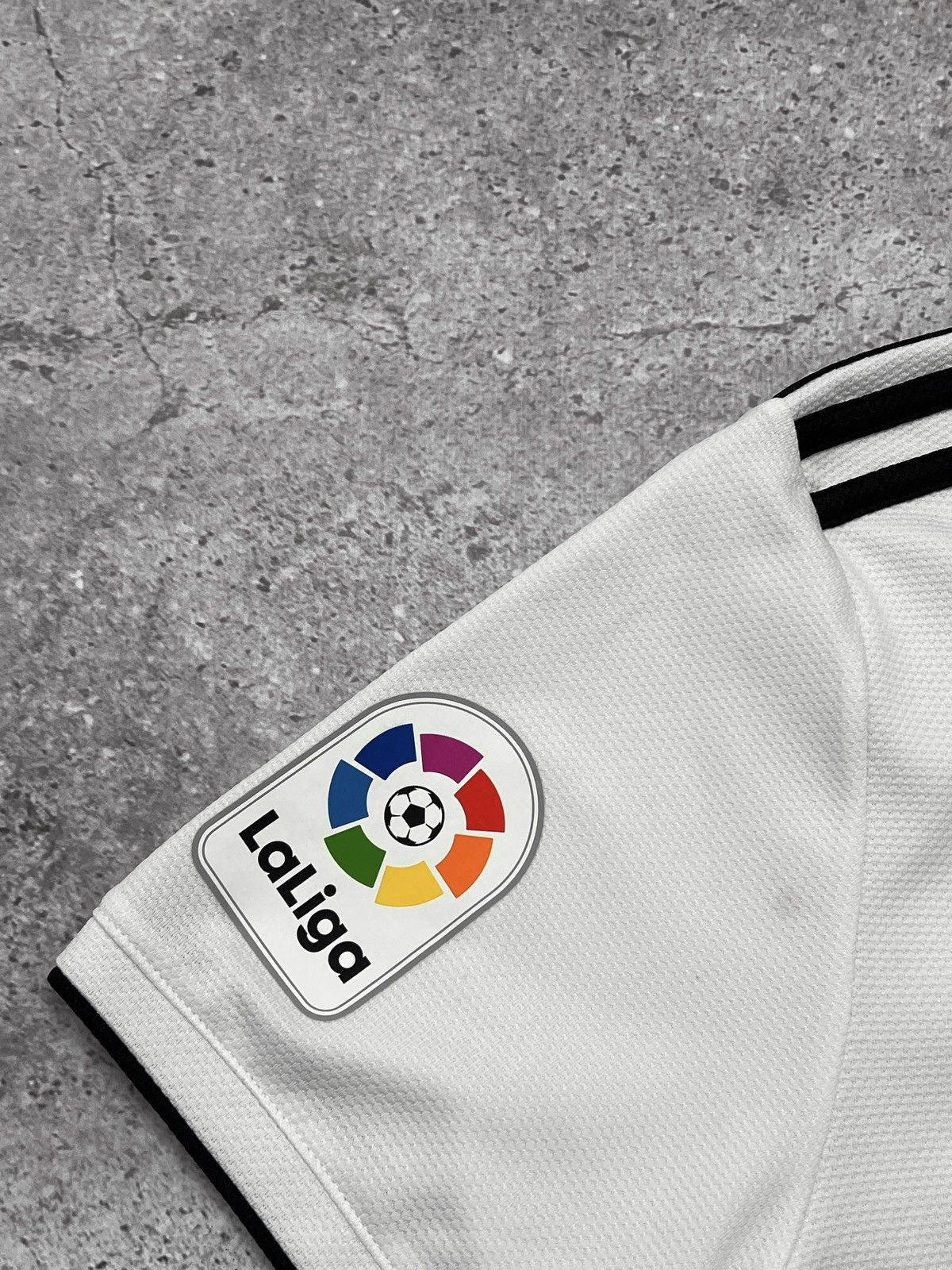 Adidas Adidas Real Madrid Jersey 2019 - 2020 Season Home Football Size US M / EU 48-50 / 2 - 3 Thumbnail
