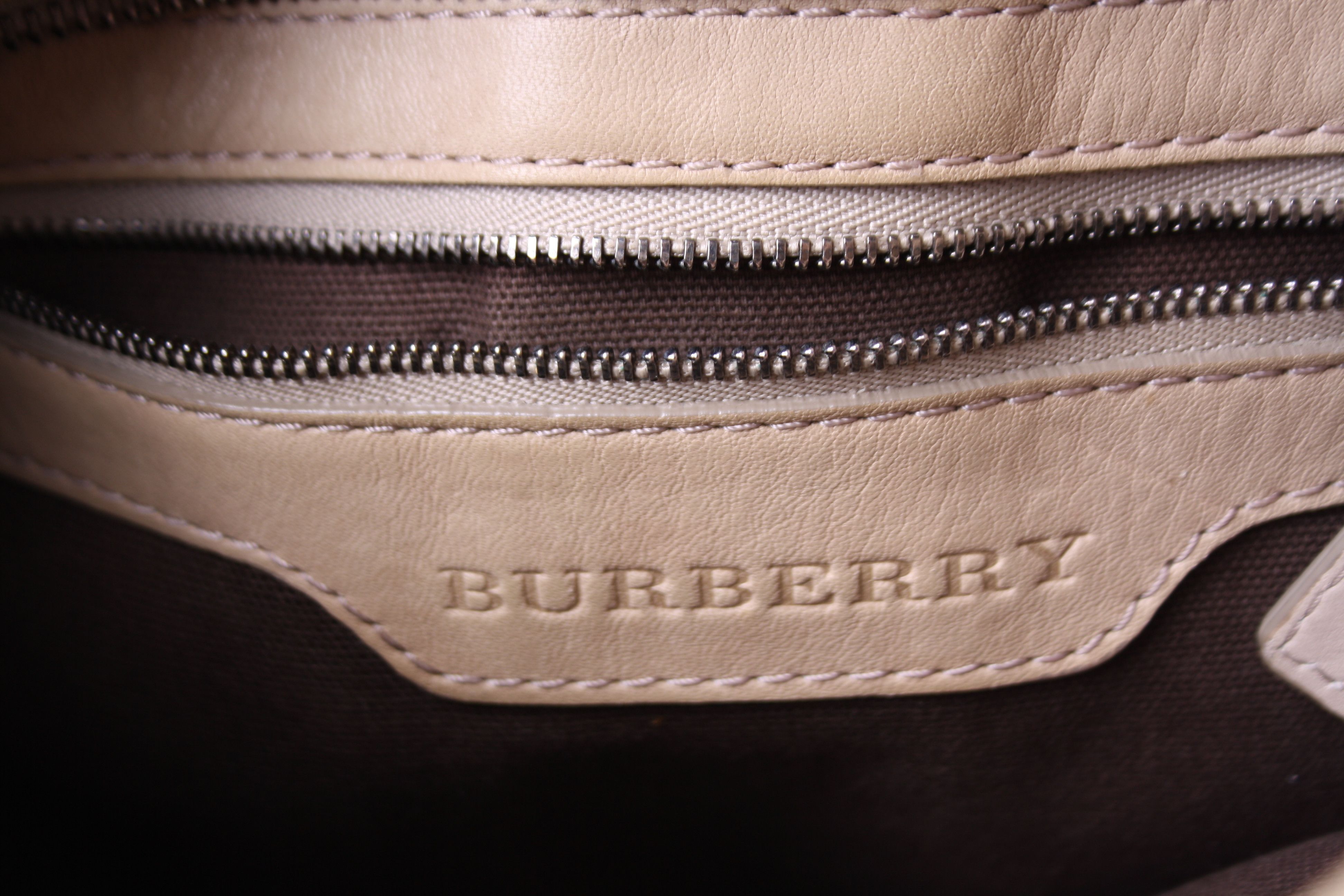 Burberry Burberry Hartham Leather Messenger Shoulder Bag Size ONE SIZE - 8 Thumbnail