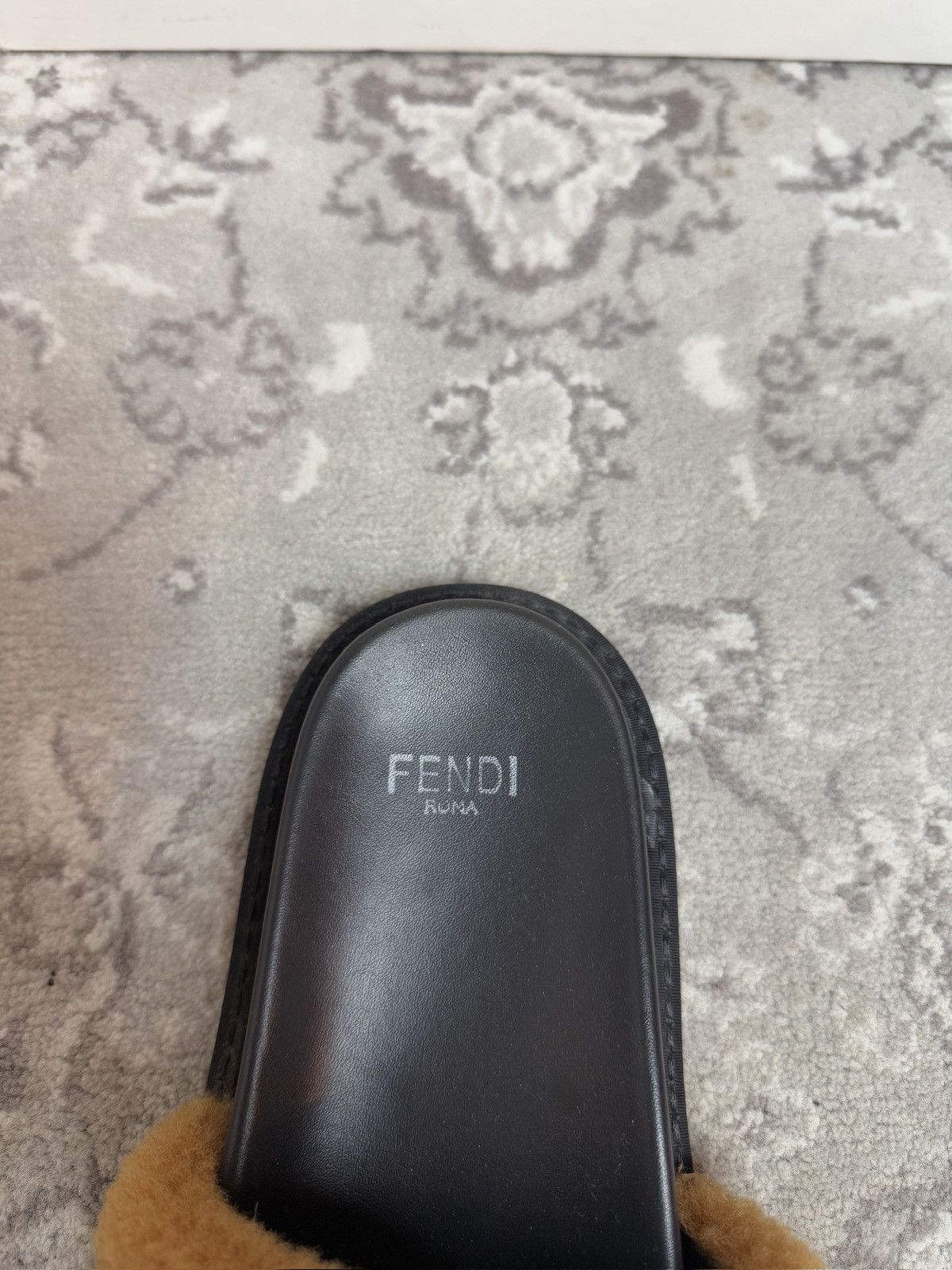 Designer × Fendi Fendi faux fur slippers flip flops US8 designer luxury classy Size US 8 / IT 38 - 5 Thumbnail