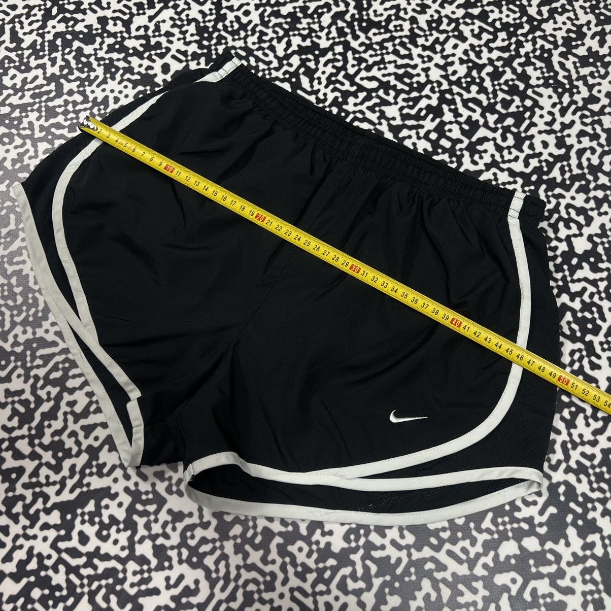 Nike Vintage Y2K Nike Swoosh Logo Retro Sport Style Casual Shorts Size US 31 - 11 Thumbnail