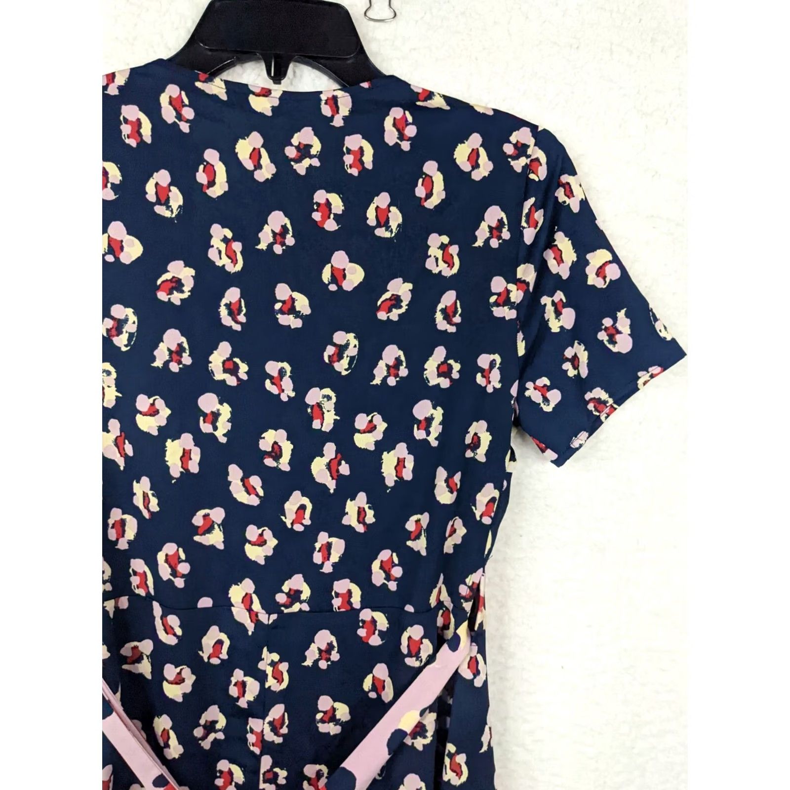 BCBGeneration BCBGeneration Dress Pink Floral Short Sleeve XS V-Neck Wrap A-Line Women's 100% Polyester Knee Length Size 26" / US 2 / IT 38 - 3 Thumbnail