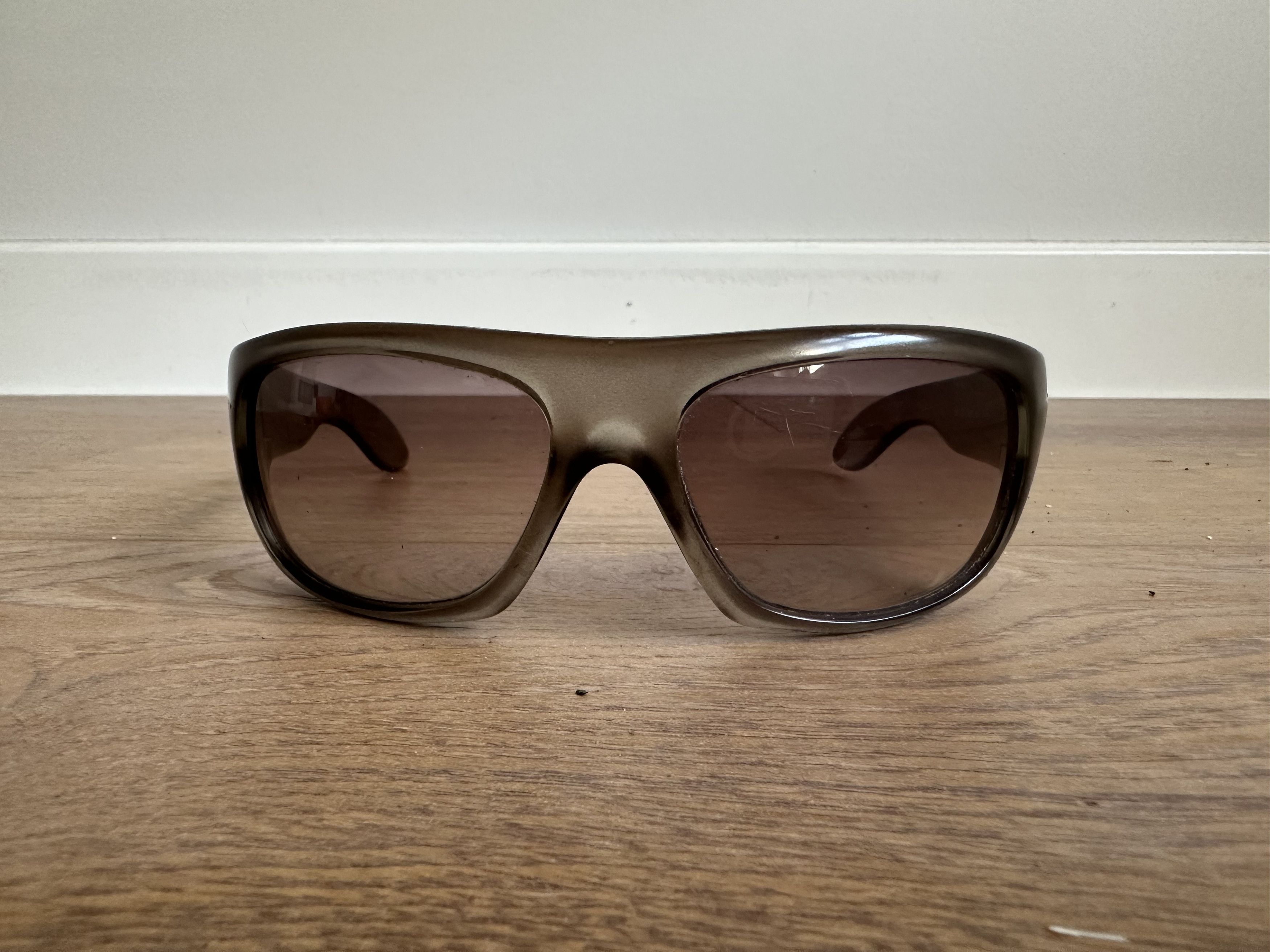 Gucci Grey matte Gucci Sunglasses Size ONE SIZE - 2 Thumbnail