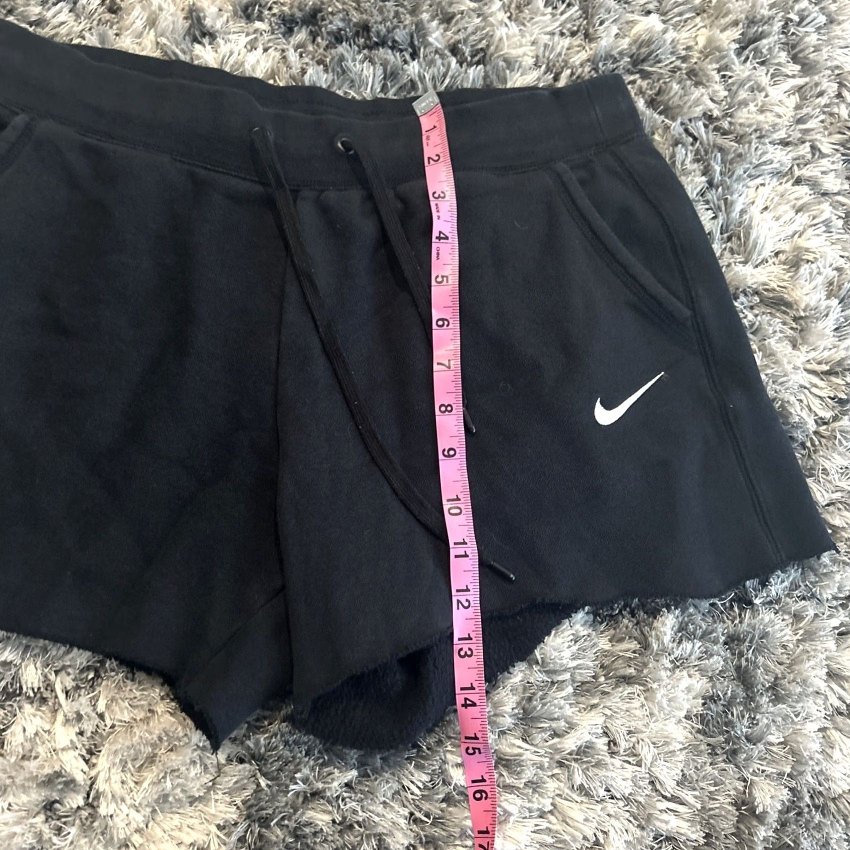 Nike Nike Cropped Pants Shorts Women’s Size M Medium Black Athletic Embroidered Size 32" / US 10 / IT 46 - 6 Thumbnail