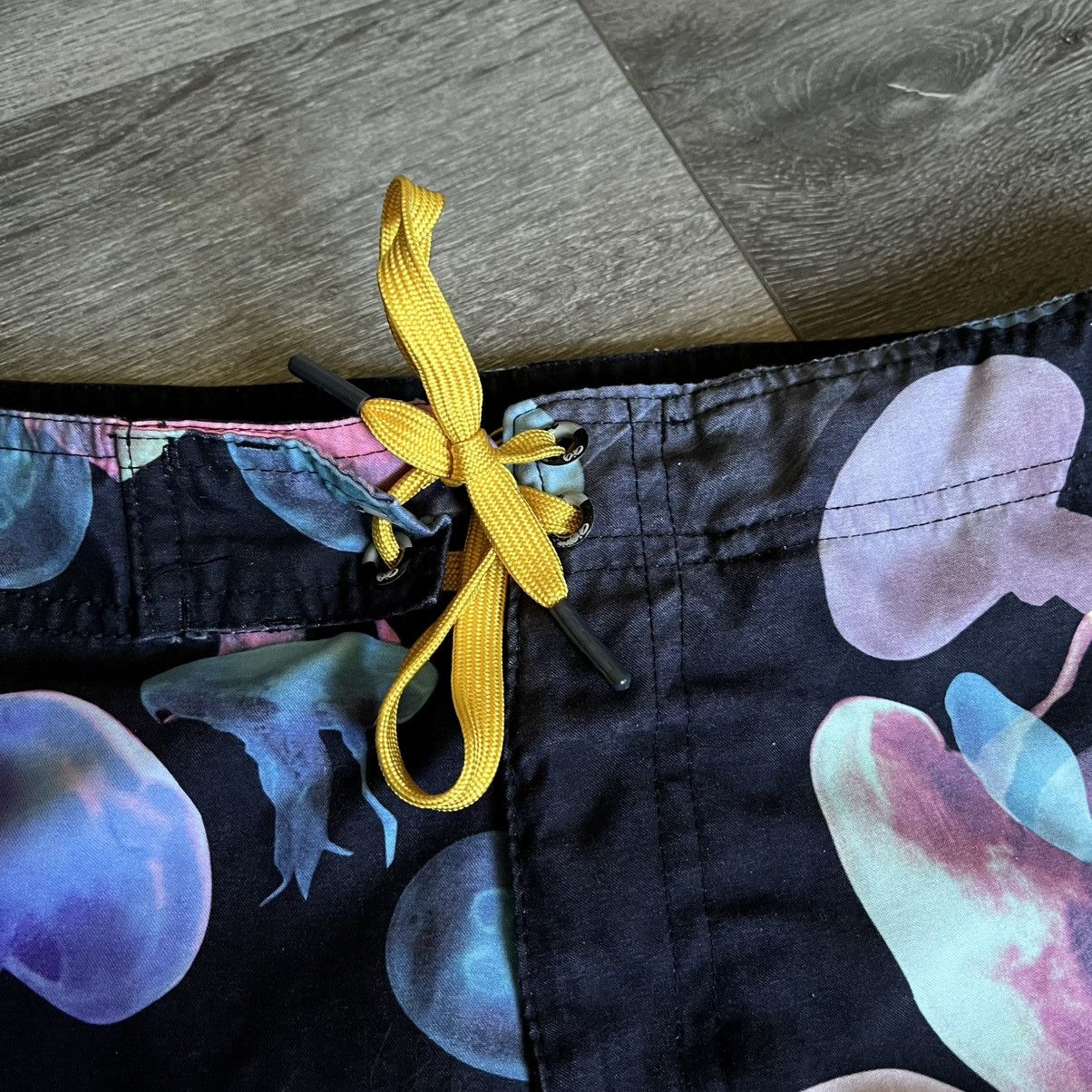 Nike Vintage Nike 6.0 Jellyfish All Over Print Swim Trunks Shorts Size US 30 / EU 46 - 6 Thumbnail