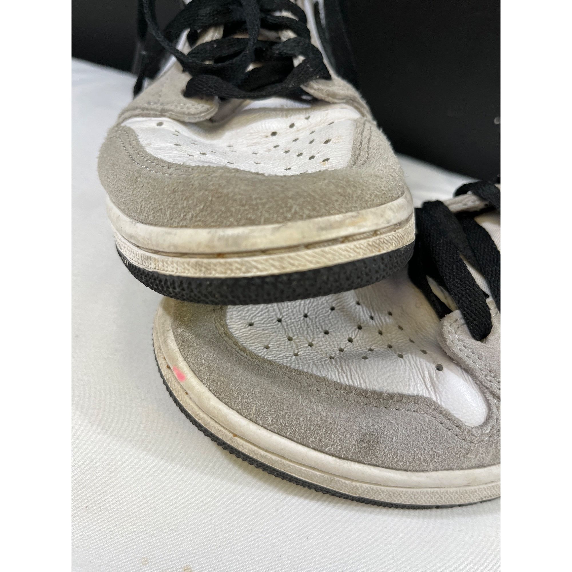 Nike Nike Air Jordan 1 Retro High OG Mens Grey Sneakers Size 8.5 Size US 8.5 / EU 41-42 - 8 Thumbnail