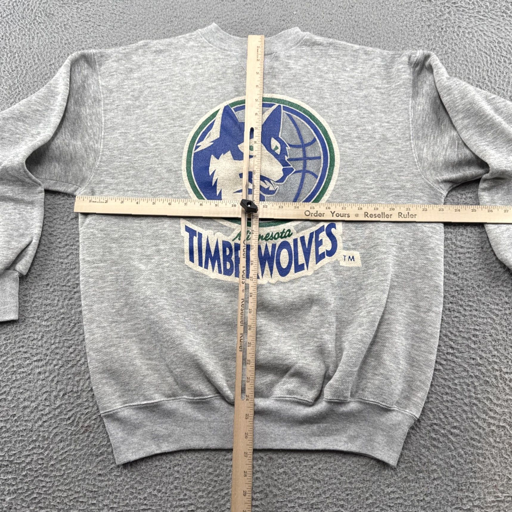 Champion VINTAGE Champion NBA Minnesota Timberwolves Sweatshirt Gray Size L 80s Pullover Men Size US L / EU 52-54 / 3 - 4 Thumbnail