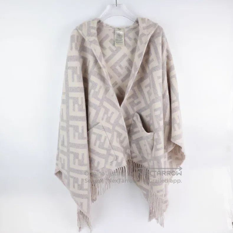 Fendi Fendi size 140*140cm Classic hooded monogrammed cashmere cl Size ONE SIZE - 1 Thumbnail