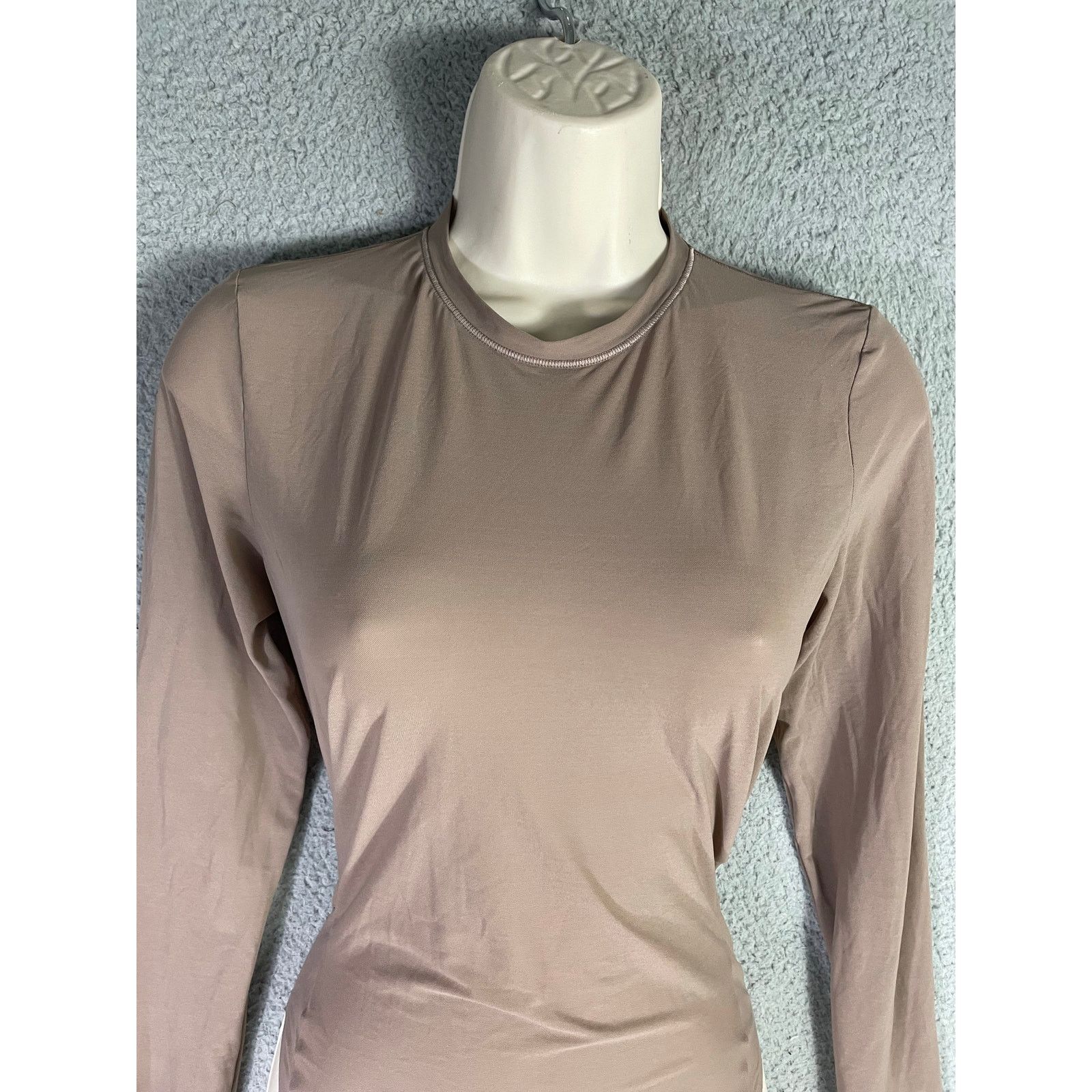Lululemon Lululemon Long Sleeve Bodysuit Beige Womens Large Set of 2 Size L / US 10 / IT 46 - 9 Thumbnail