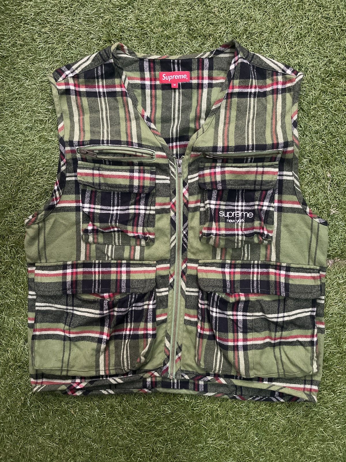 トップス supreme Tartan Flannel Cargo Vest 20aw Supreme Tartan Flannel Cargo Vest (FW20) - $148