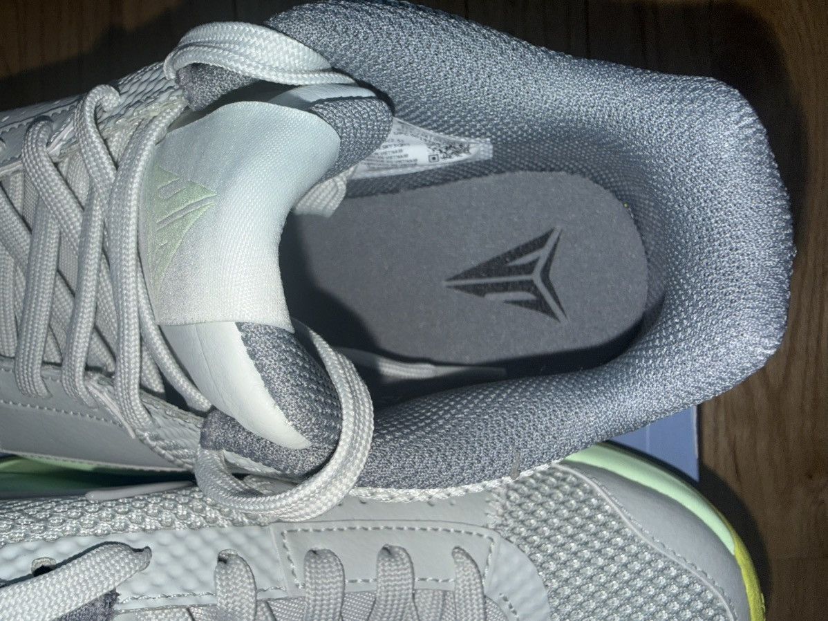 Nike JA 1 (GS) Size US 4.5 / IT 34.5 - 5 Thumbnail