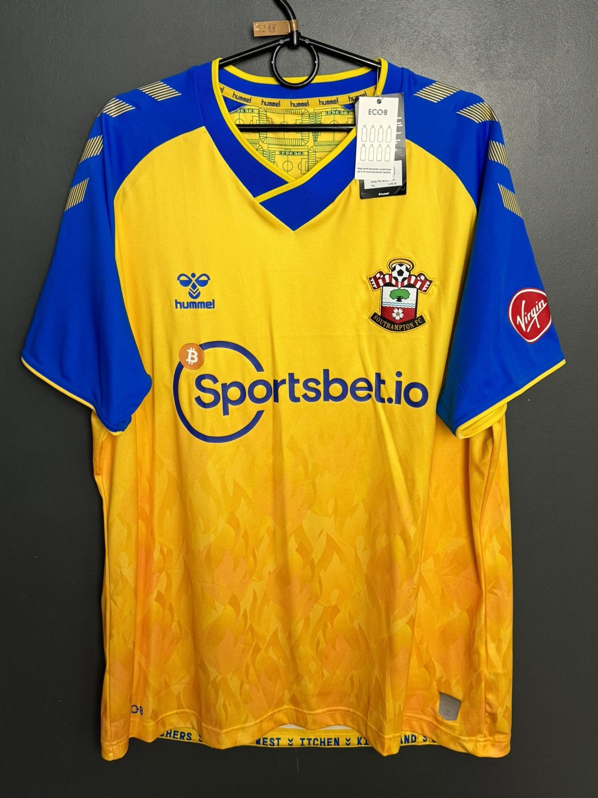Hummel New Southampton 21/22 Away Football Jersey Size US XL / EU 56 / 4 - 1 Thumbnail