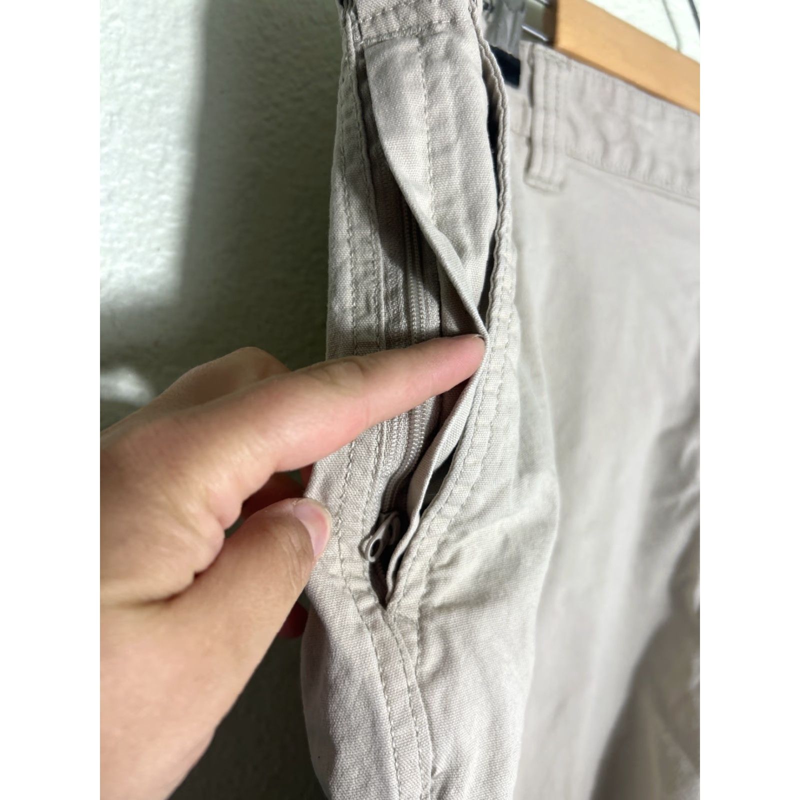 Vintage Columbia Men Shorts Cargo 40x10 Beige Relaxed Fit Pockets Outdoor Hiking Shorts Size US 40 / EU 56 - 4 Thumbnail