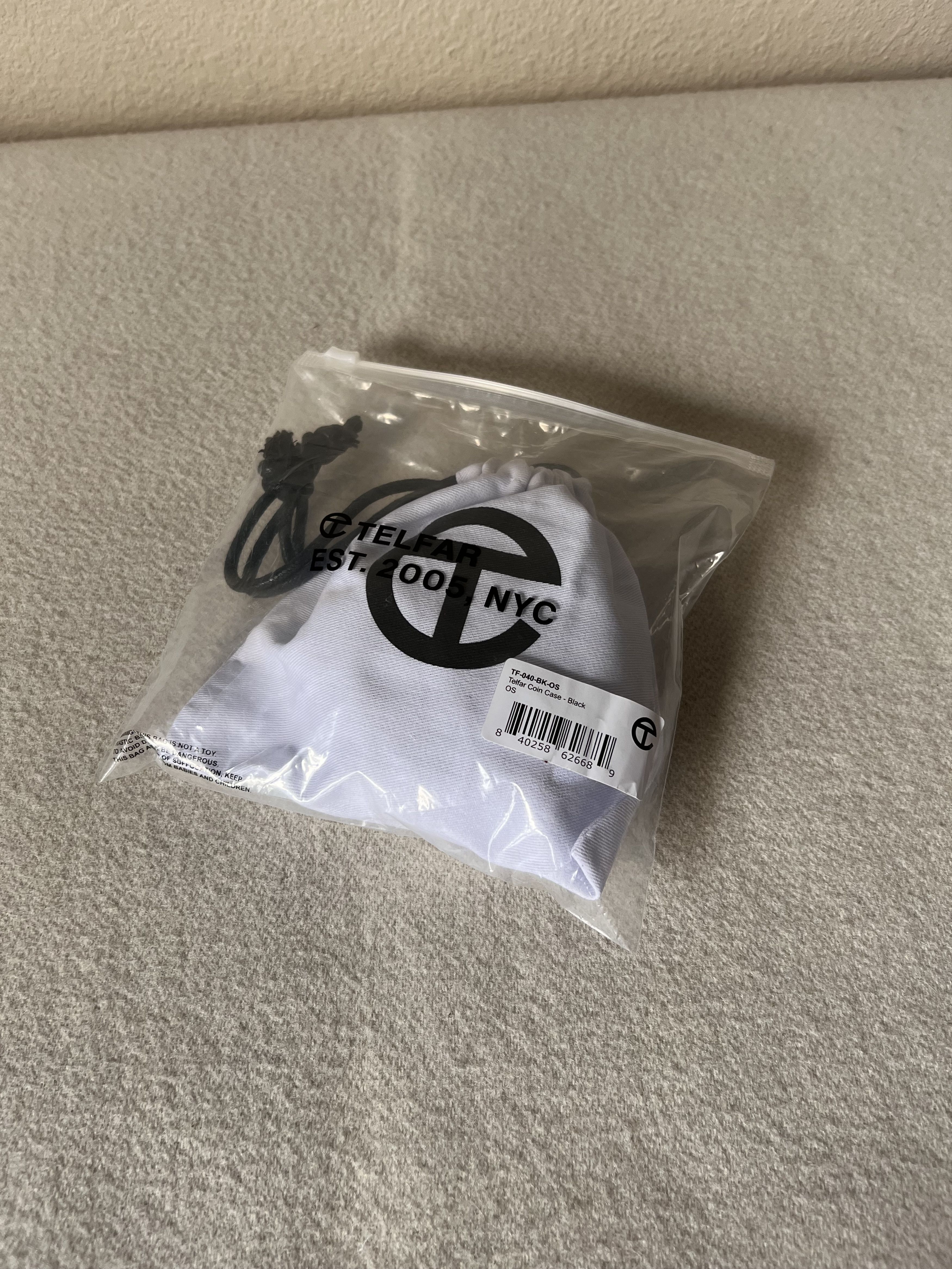 Telfar Telfar The Pill Small Coin Case in Black Size ONE SIZE - 5 Thumbnail