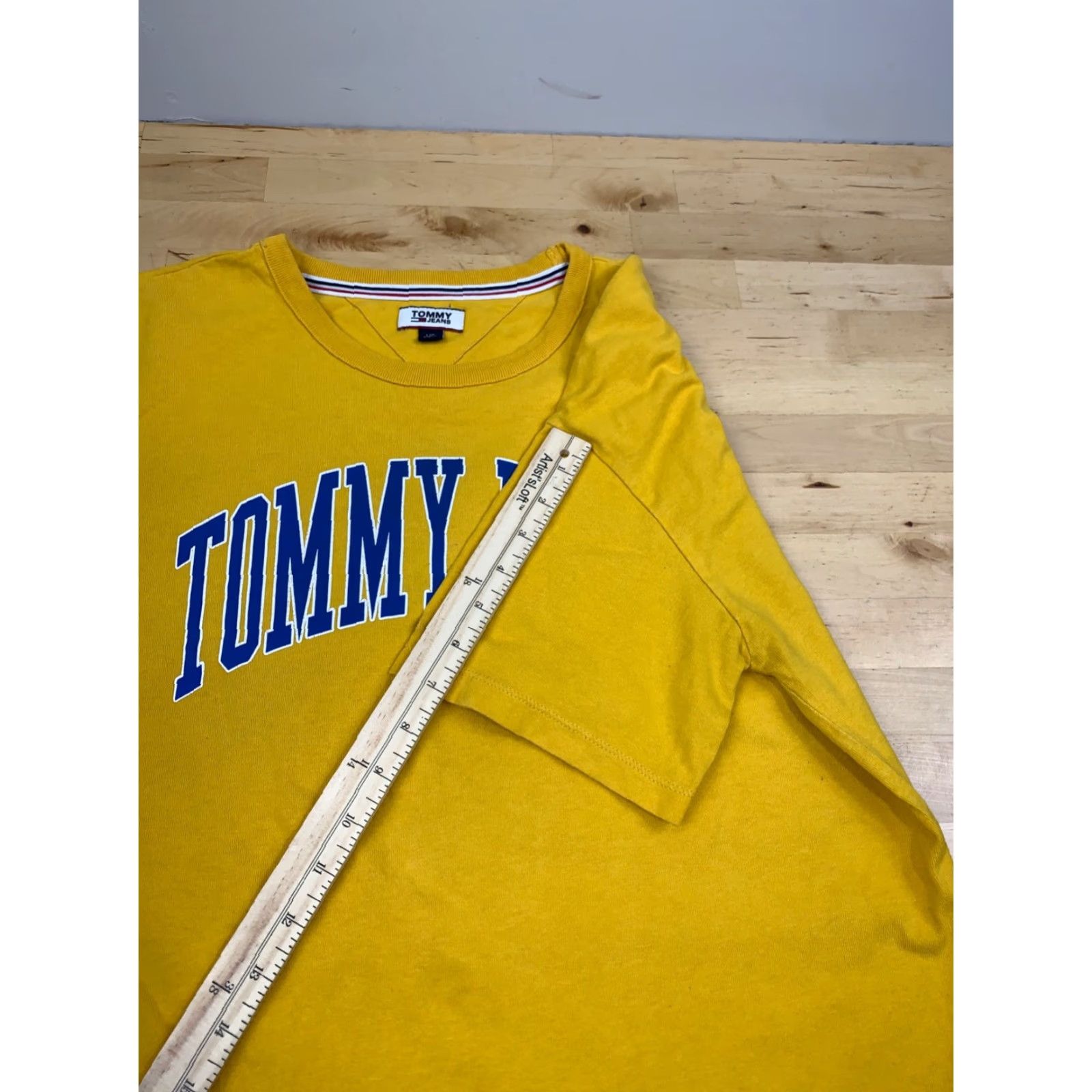 Tommy Hilfiger VINTAGE Tommy Jeans Shirt Unisex L Yellow Casual Y2K Logo Pullover 12265 Size US L / EU 52-54 / 3 - 7 Thumbnail