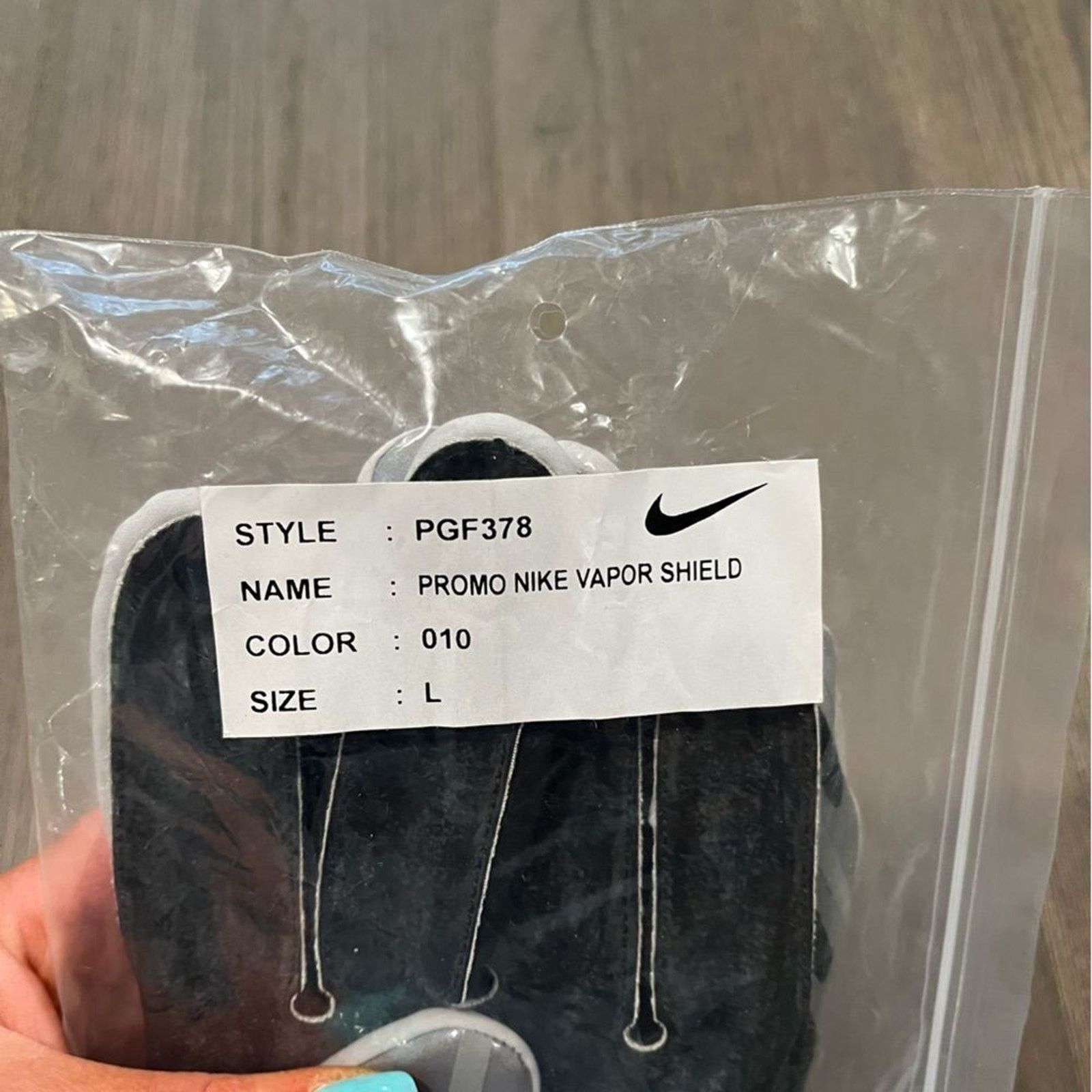 Nike NWT Nike Vapor Shield Football Receiver Gloves - Size L Size ONE SIZE - 3 Thumbnail