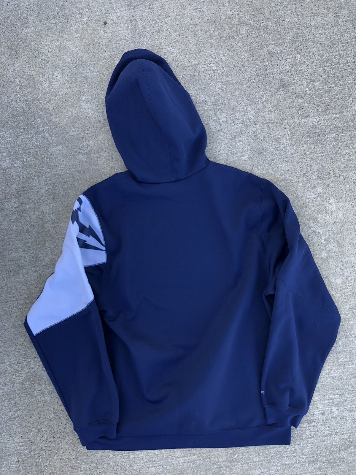 Nike × Vintage Vintage Kobe Bryant Nike dry fit hoodie Size US M / EU 48-50 / 2 - 3 Thumbnail