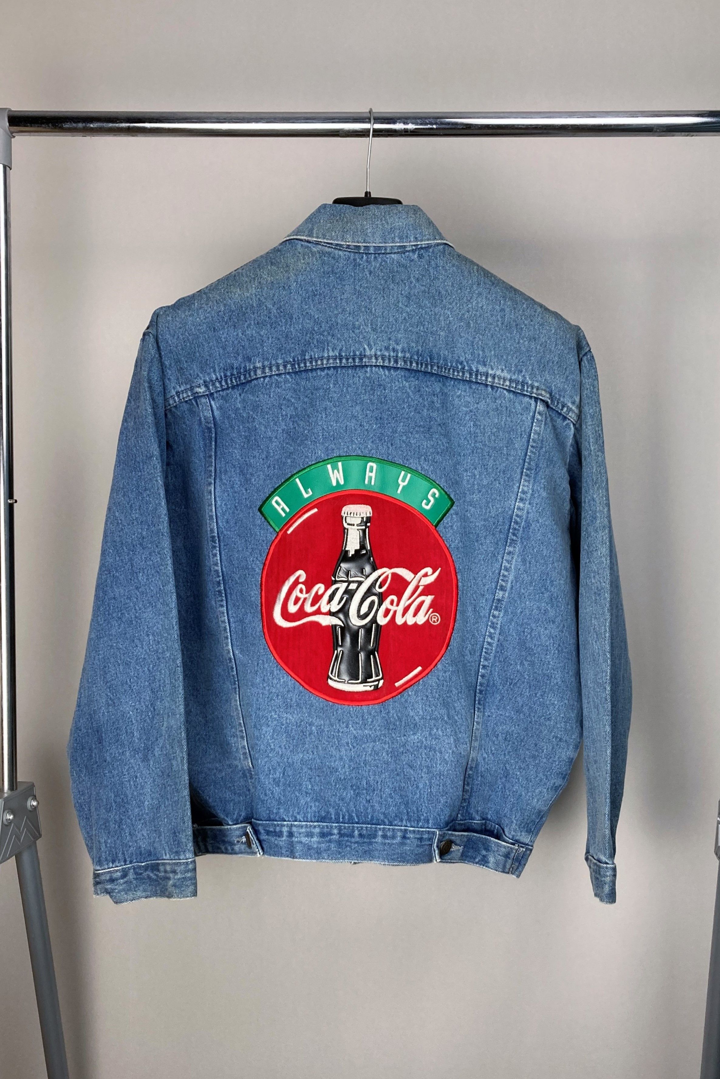 Coca Cola GRAIL Coca Cola 90s Big Leather Logo On Back Denim Jacket Size US XL / EU 56 / 4 - 1 Thumbnail