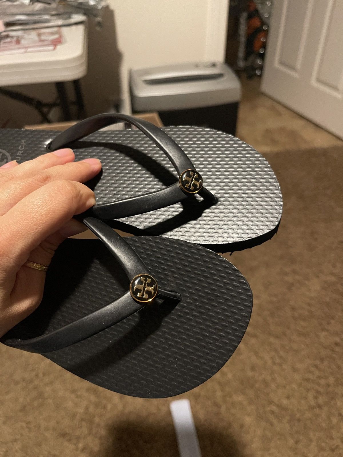 Tory Burch Tory Burch thin flip flop in size 5 in black Size US 5 / IT 35 - 4 Thumbnail