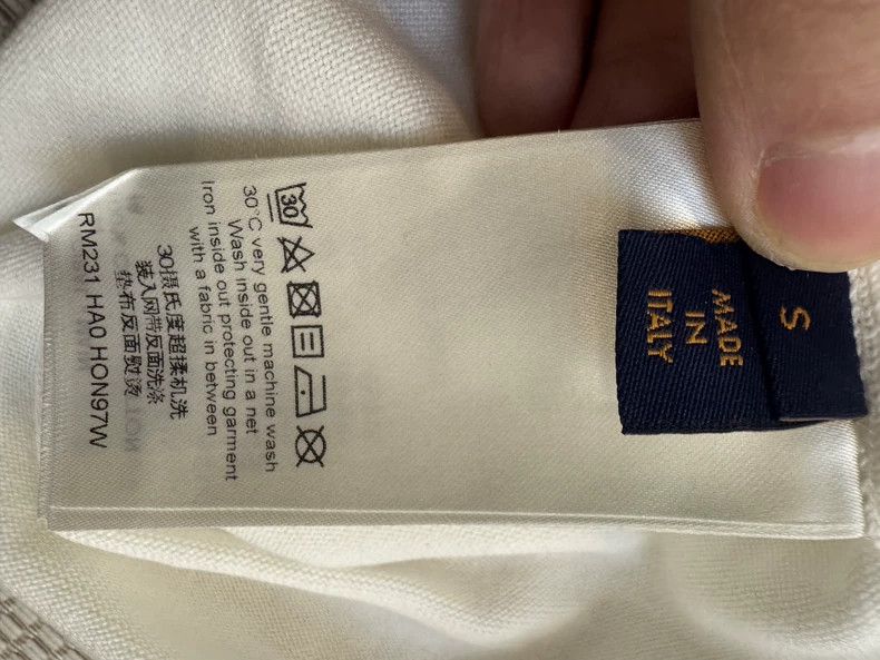 Louis Vuitton Louis Vuitton White short-sleeved T-shirt 2502-Nextarrow Size US S / EU 44-46 / 1 - 4 Thumbnail