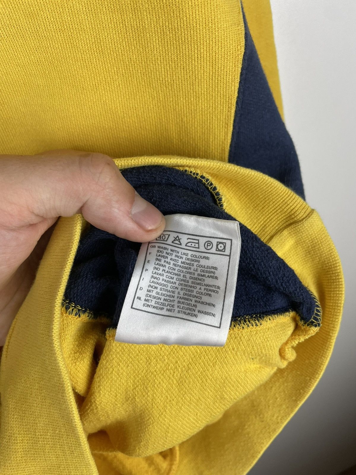 Nike Rare Nike Vintage Sweatshirt Big Logo Yellow Size XS-S Size US XS / EU 42 / 0 - 5 Thumbnail