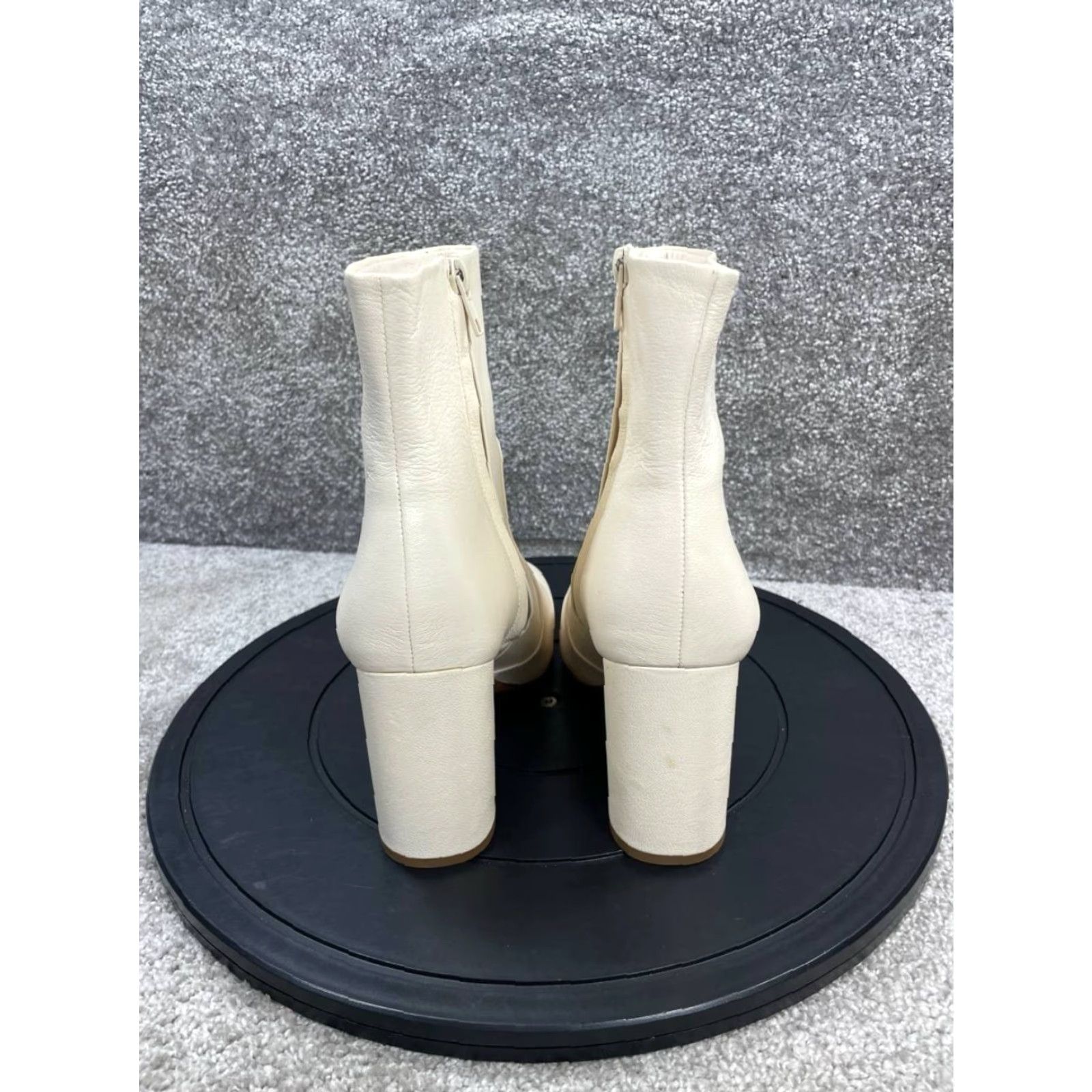 Vince Vince Womens Bootie Size 11 M White Leather Ankle Round Toe Side Zip Heel Bootie Size US 11 / IT 41 - 6 Thumbnail