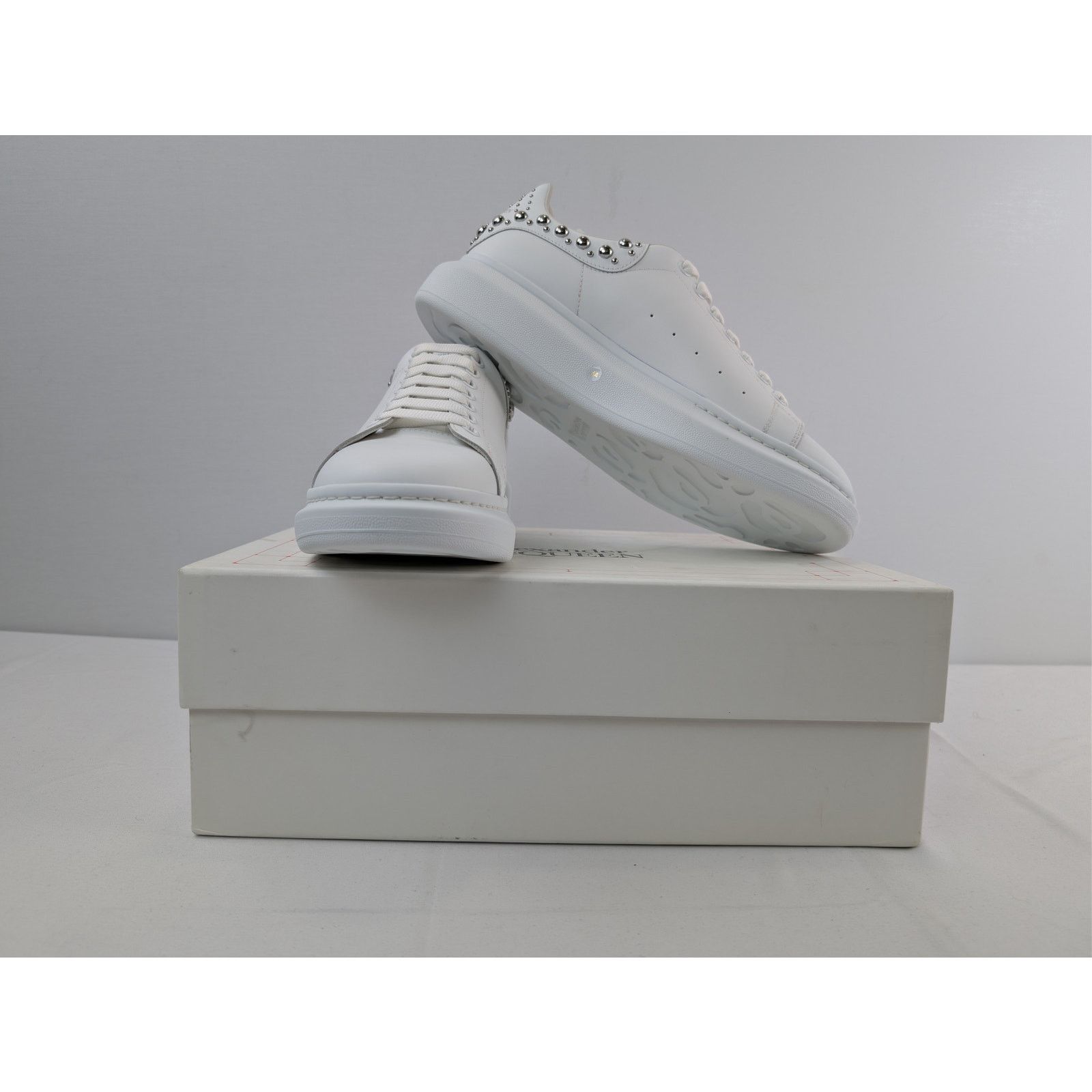 Alexander McQueen o1rshd1 Larry Sneakers in White/Silver Size US 11 / EU 44 - 17 Thumbnail