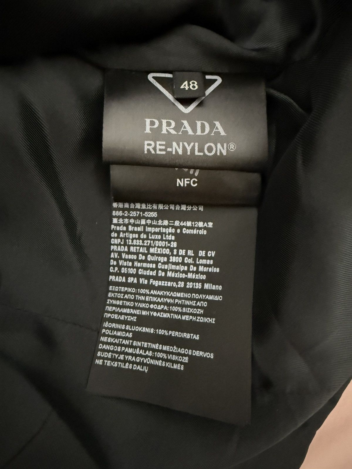 Prada Prada black re-nylon logo vest 48 Size US M / EU 48-50 / 2 - 6 Thumbnail