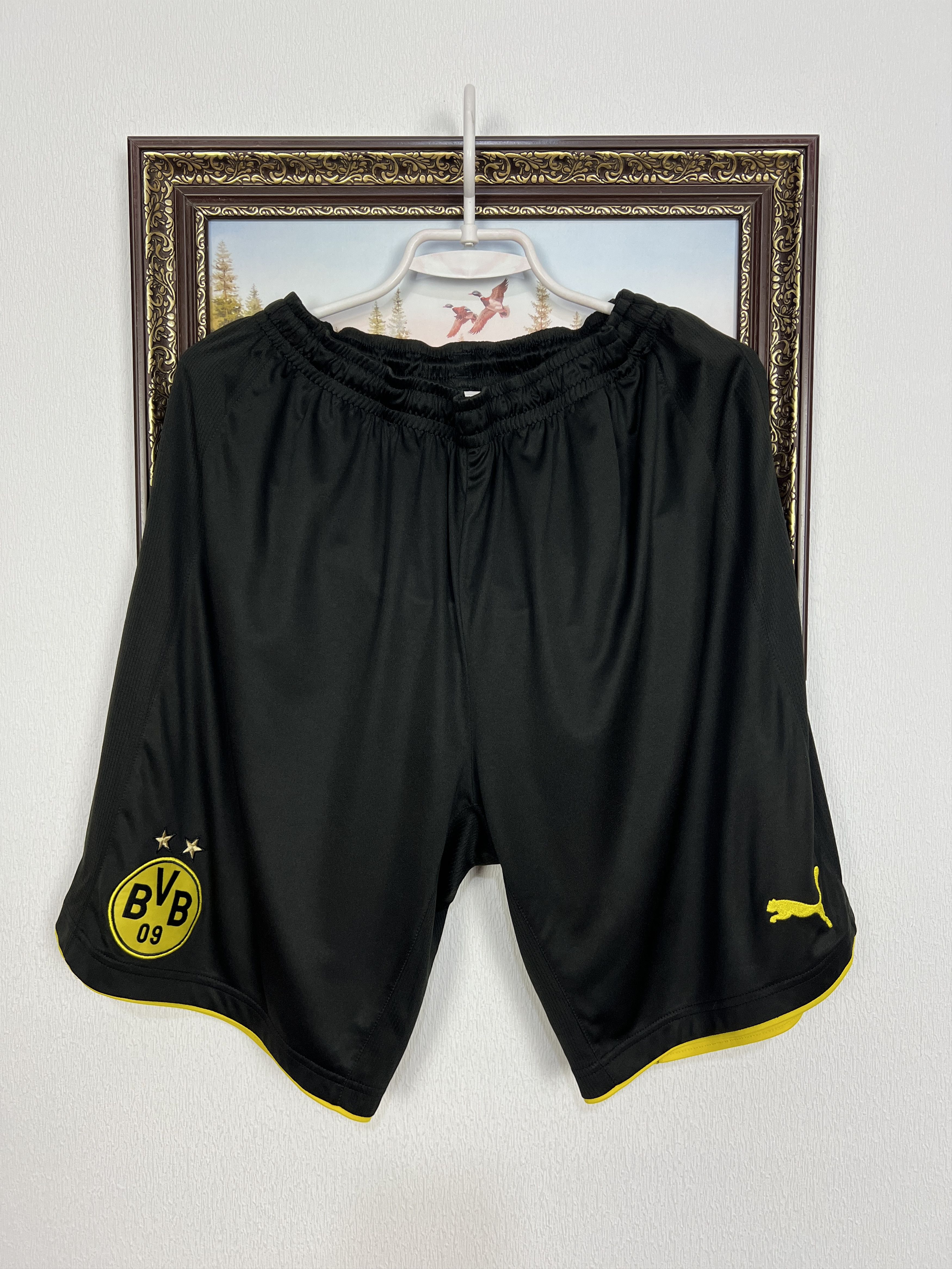 Puma Puma Borussia Dortmund Football Shorts Soccer Athletic Rare Size US 34 / EU 50 - 1 Thumbnail