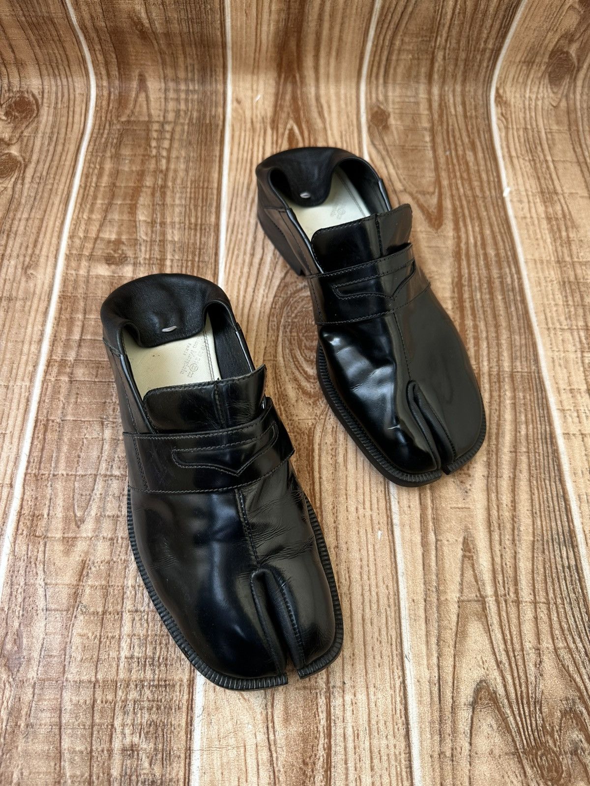 Maison Margiela Maison Margiela Tabi Leather Loafer Size US 6 / IT 36 - 2 Thumbnail