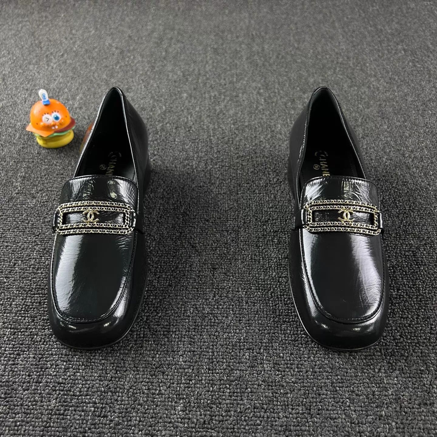 Chanel Chanel 25C Black Wax Calfskin Gold Chain Loafer EUR 38 Size US 7.5 / IT 37.5 - 2 Thumbnail